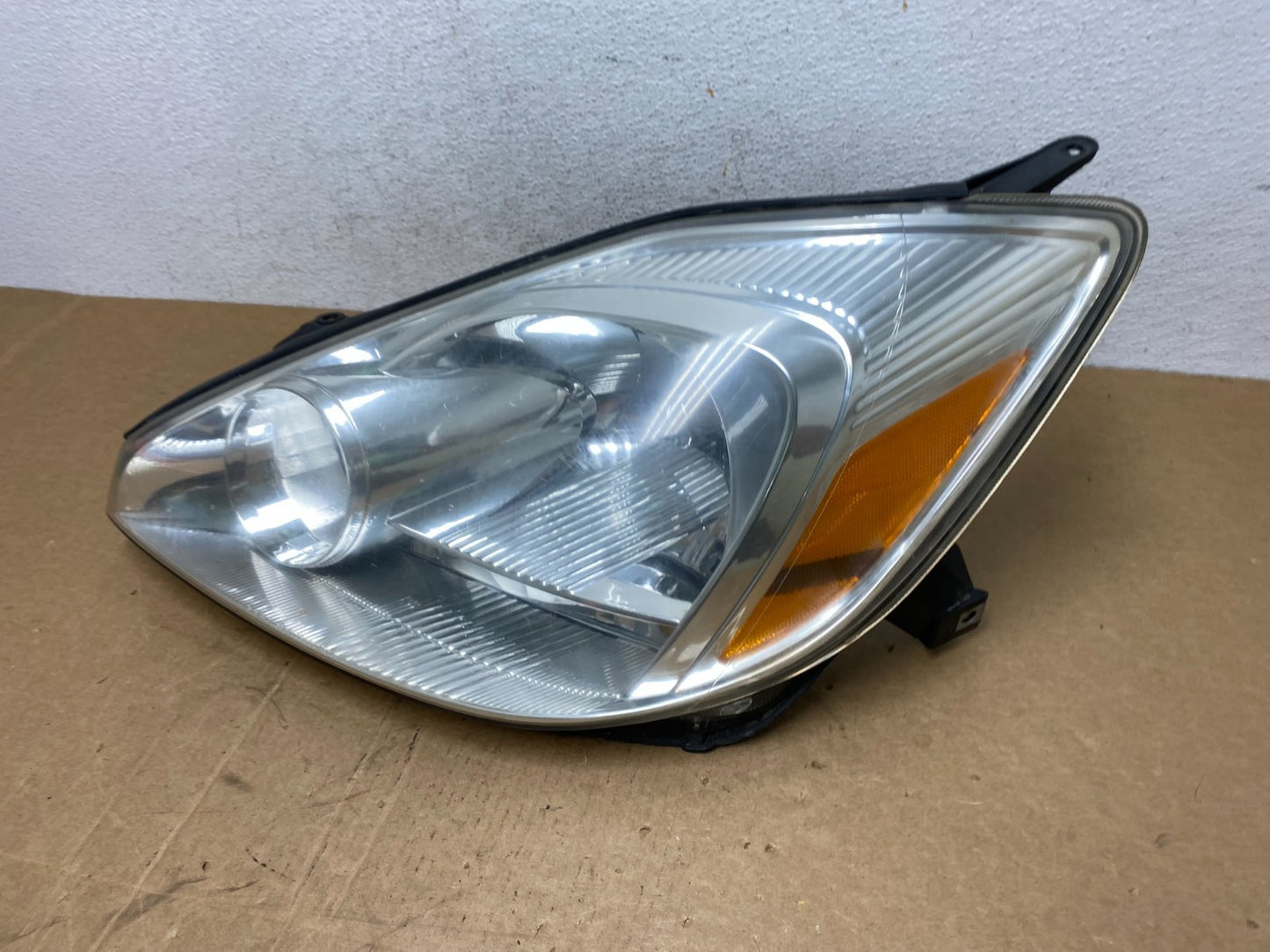 2004-2005 Toyota Sienna Left Driver LH Side Halogen Headlight DEPO AD6249 DW1