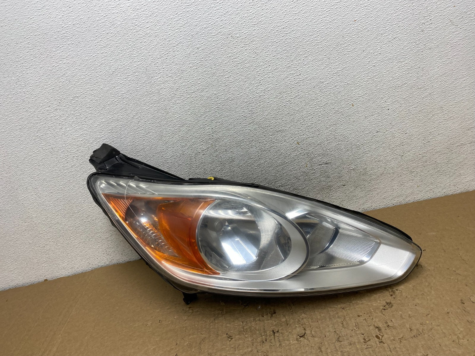 2013 to 2016 Ford C-MAX Right Passenger Side Headlight AF8383 DW0