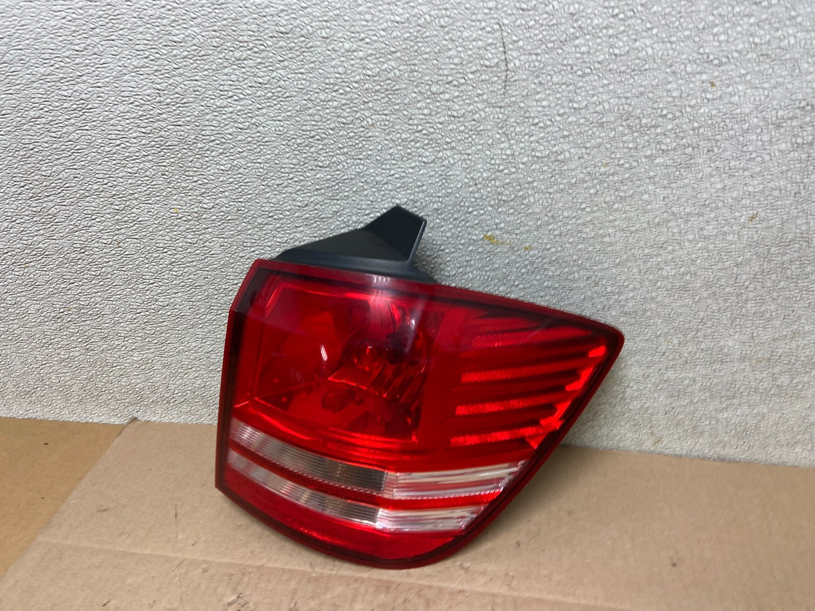 2009 - 2011 Dodge Journey Right Passenger Side Tail Light Oem Z6131 DW1