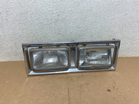 1980 to 1989 Lincoln Town Car Left Or Right HeadLight E0VB-130520-AH P2269 DG0