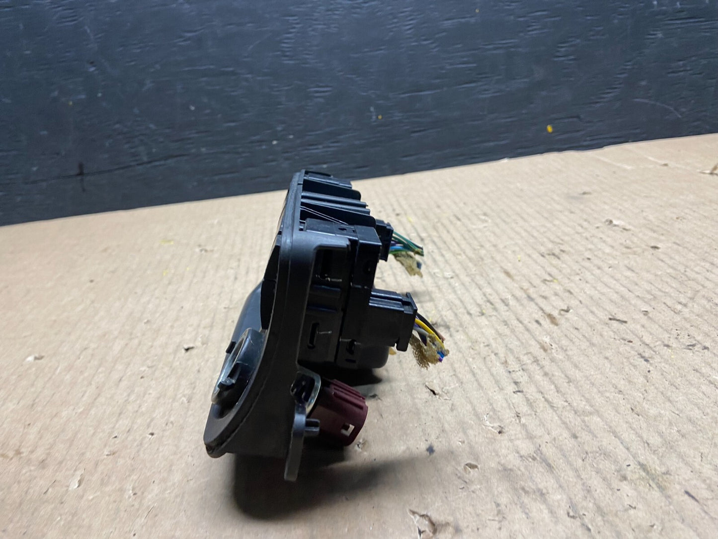 2013 2016 GMC Acadia Center Console Switch Panel Bezel Power Outlet F4678 DG12