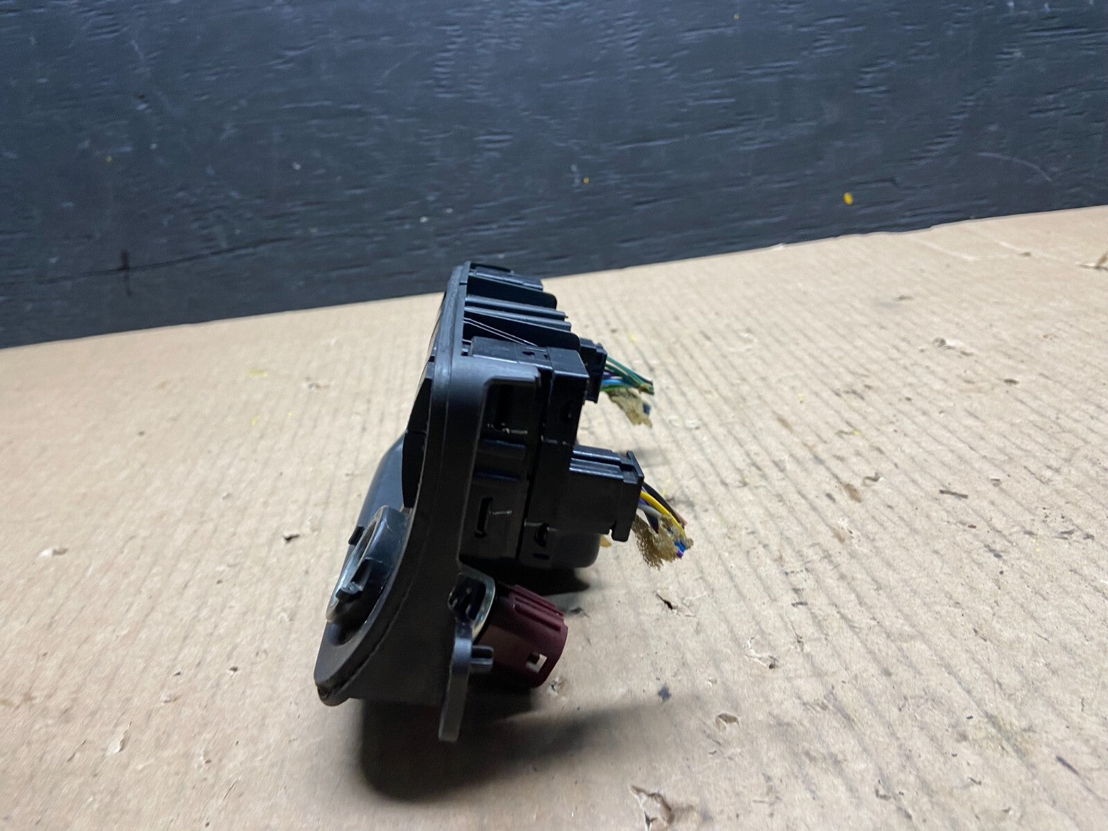 2013 2016 GMC Acadia Center Console Switch Panel Bezel Power Outlet F4678 DG12
