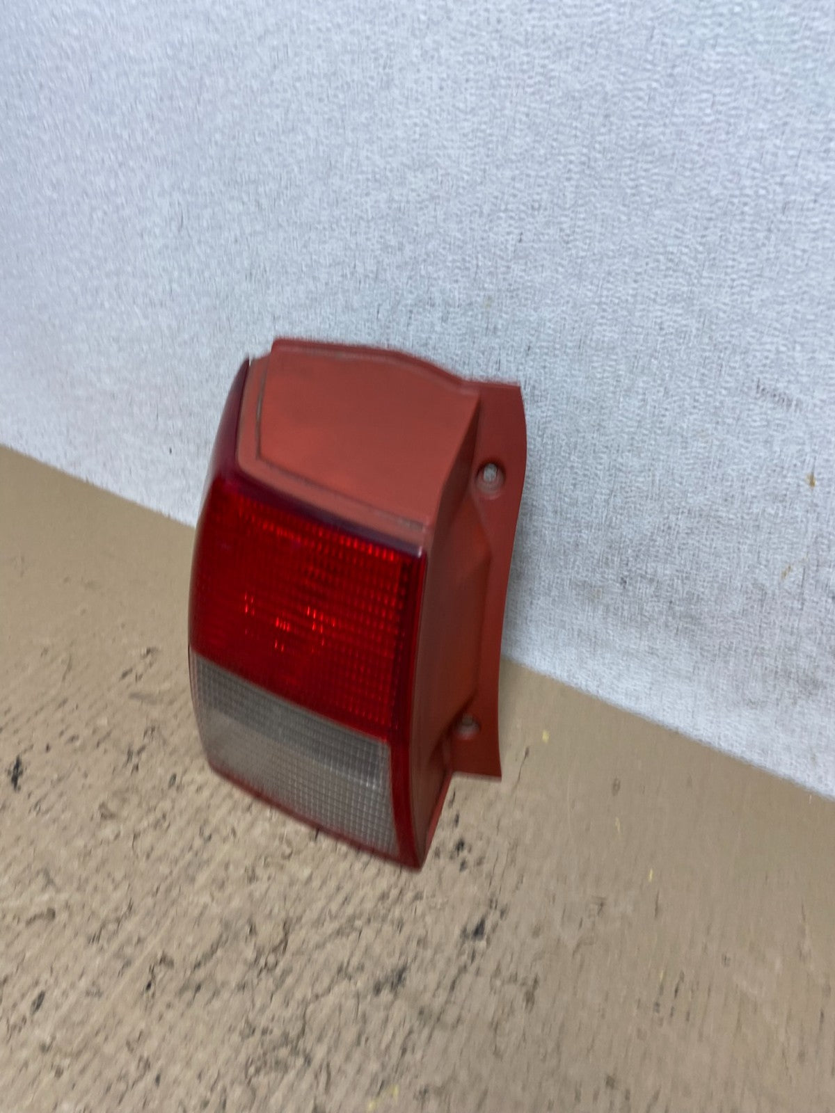 2004-2005 Mitsubishi Endeavor Left Driver LH Tail Light AF7126 DW1