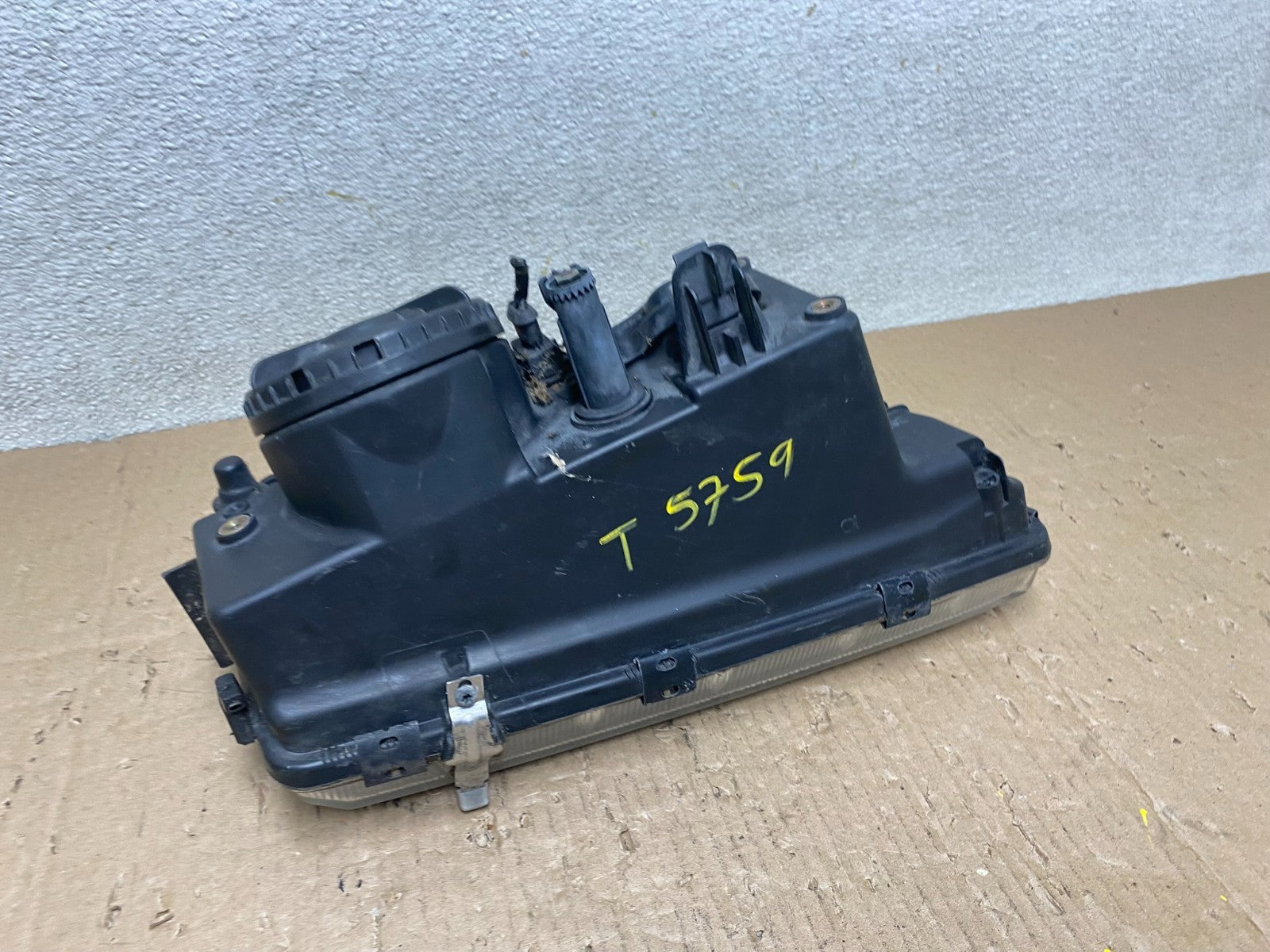 1997-2000 Volvo S70 C70 V70 Left Driver LH Side Halogen Headlight OEM T5759 DW8