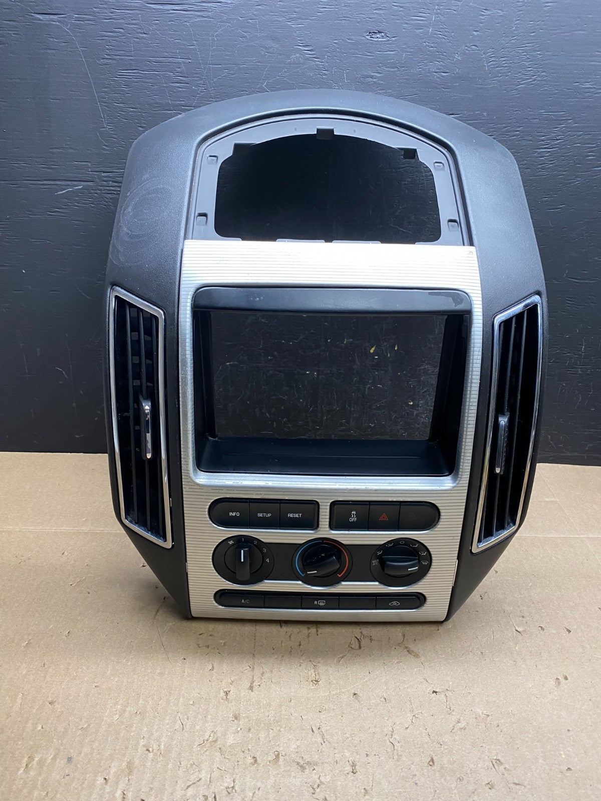 2007 - 2010 Ford Edge Heater Climate Control Radio Control Dash Bezel AC6541 DG0
