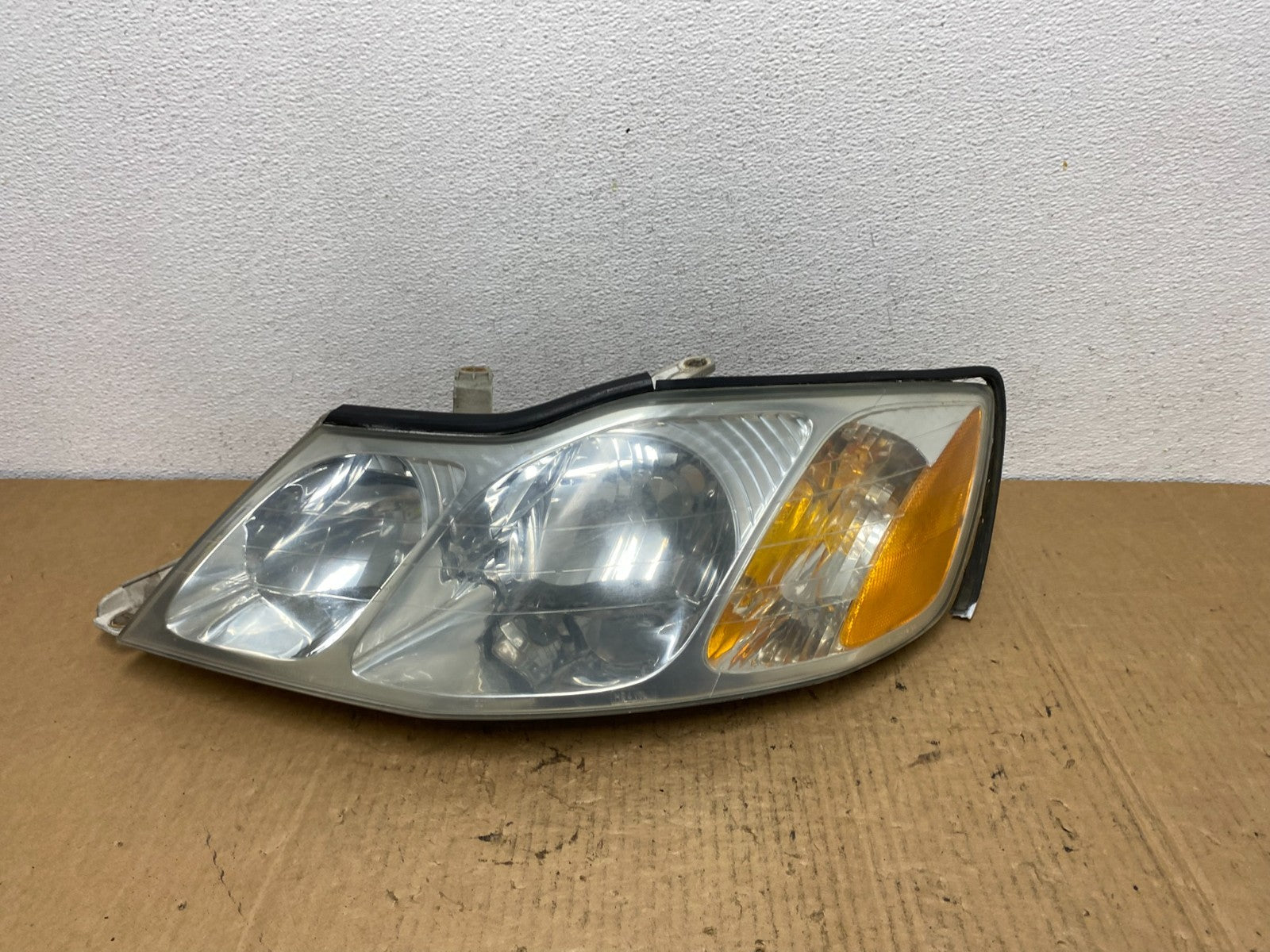 2000 to 2004 Toyota Avalon Halogen Left Driver LH Headlight AC7795 DW0