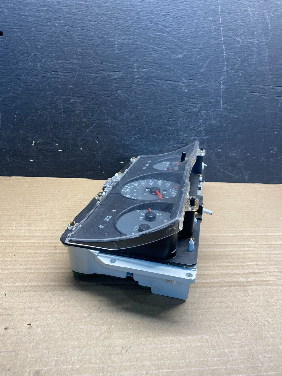 2003 to 2005 Ford Crown Victoria Speedometer Cluster Gauge AF3825 DW1