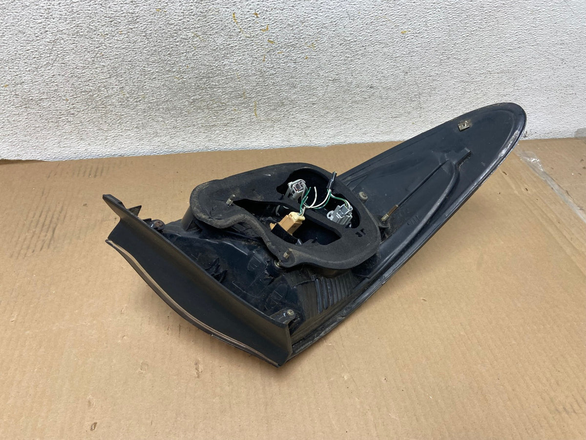 2002 to 2004 Lexus ES300 ES330 Right Passenger Side Tail Light AH3000 LK4