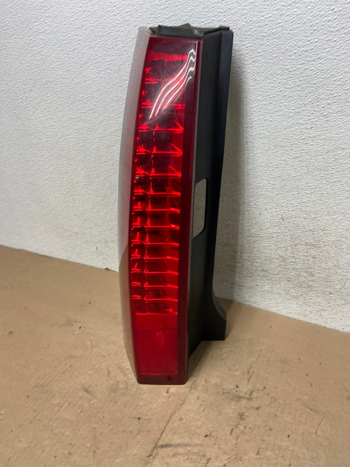 2004 to 2009 Cadillac Srx Left Driver LH Side Tail Light AG5483 LK1