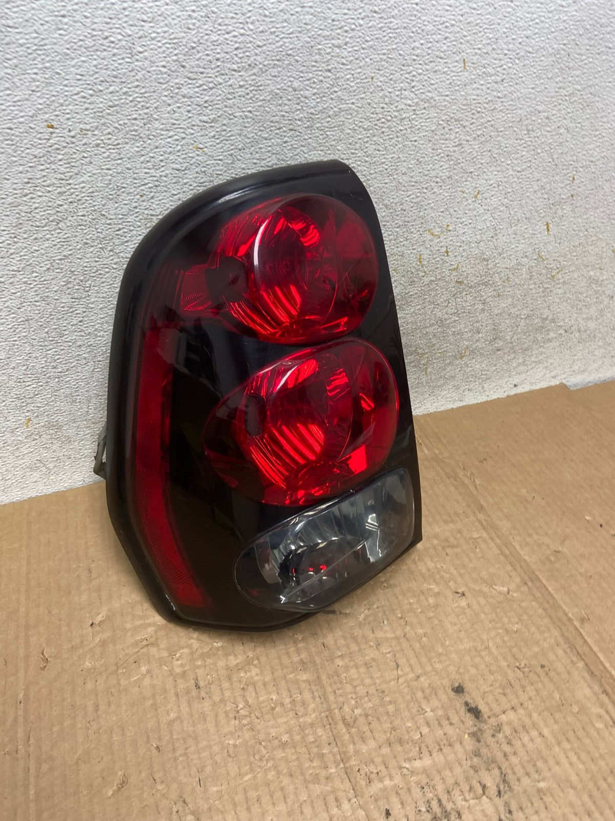 2002 to 2009 Chevrolet Trailblazer Left Driver LH Side Tail Light AI6597 LK2