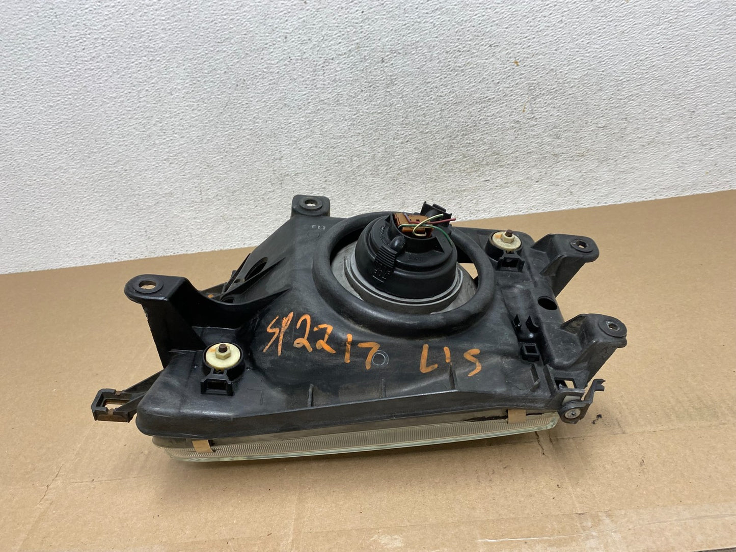 1996 to 2002 Toyota 4Runner Halogen Left Driver LH Headlight AE6636 DW5