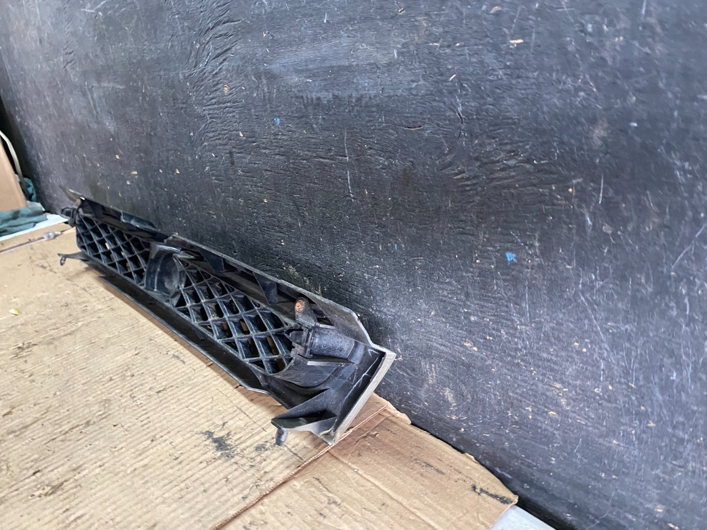 1996 Subaru Impreza Front Upper Grille Grill Q3383 DG7