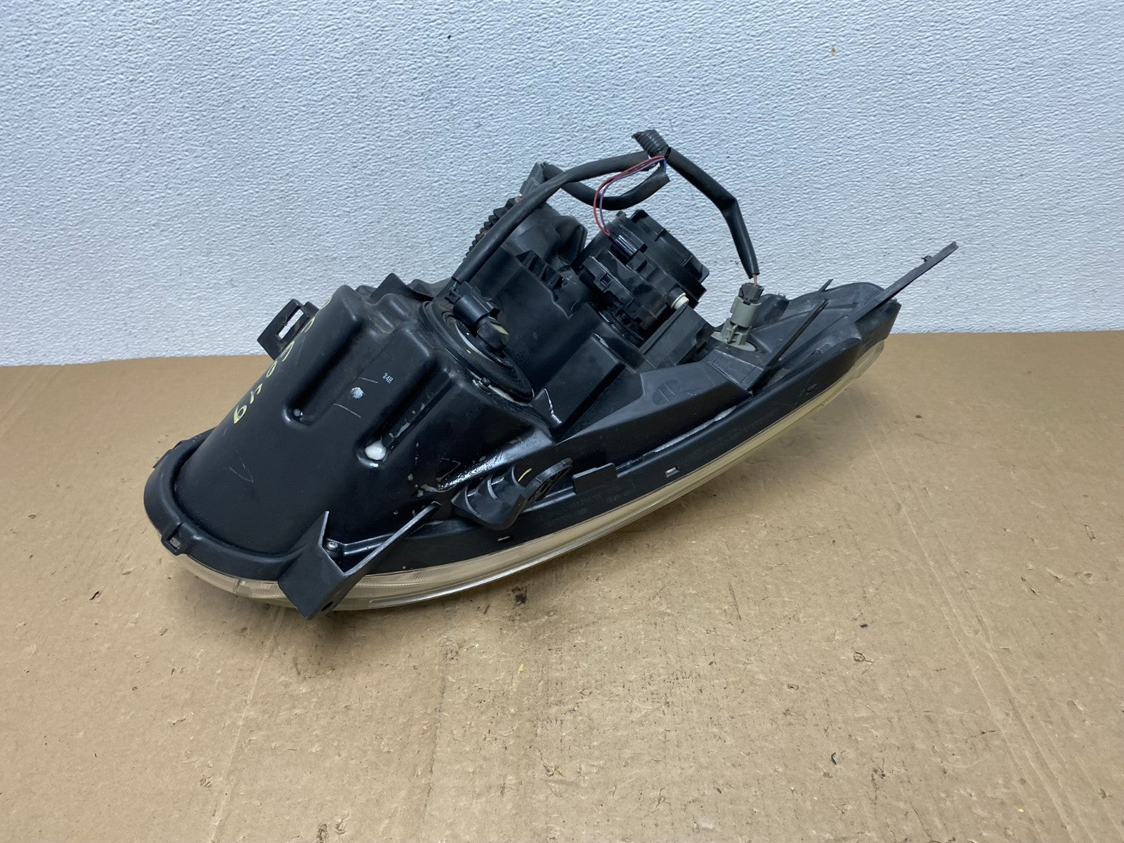 2008 to 2013 Nissan Rogue HID Xenon Headlight Left Driver Lh Side AC6049 DW7