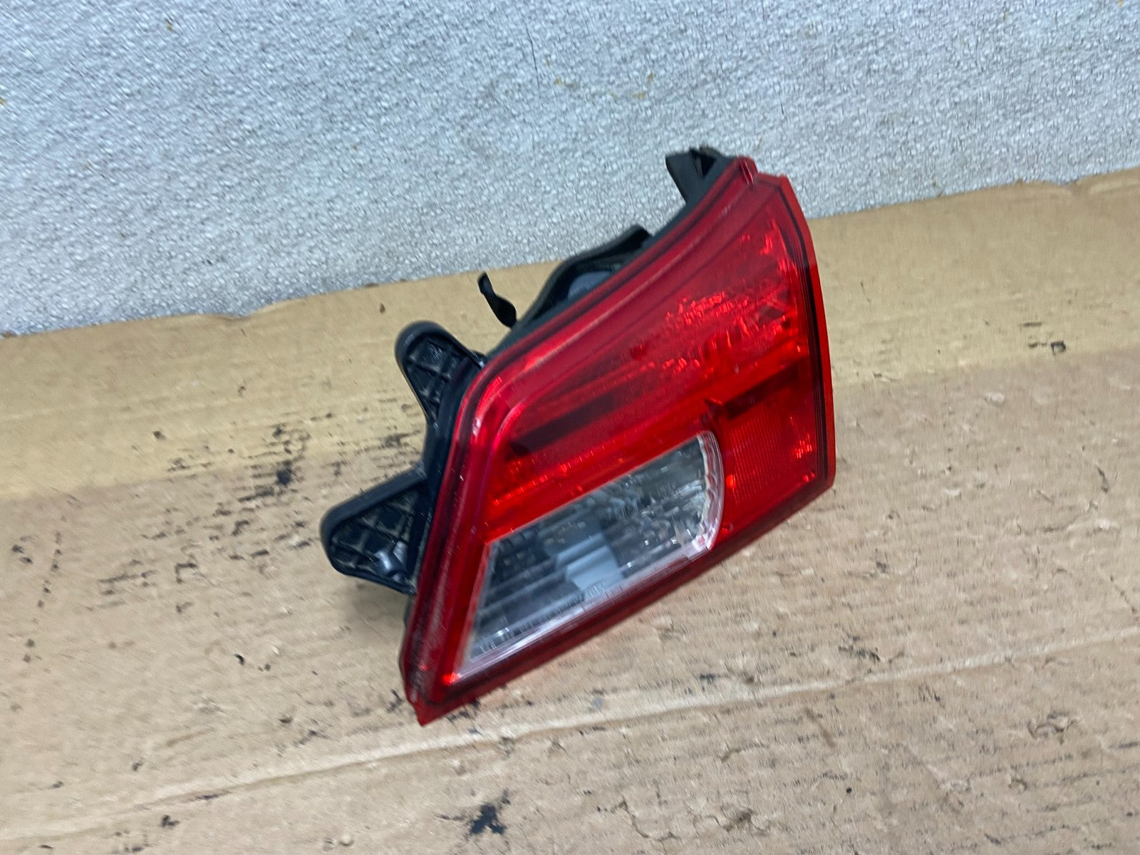 2010 - 2014 Subaru Outback Right Passenger RH Side Inner Tail Light AB3379 LK2