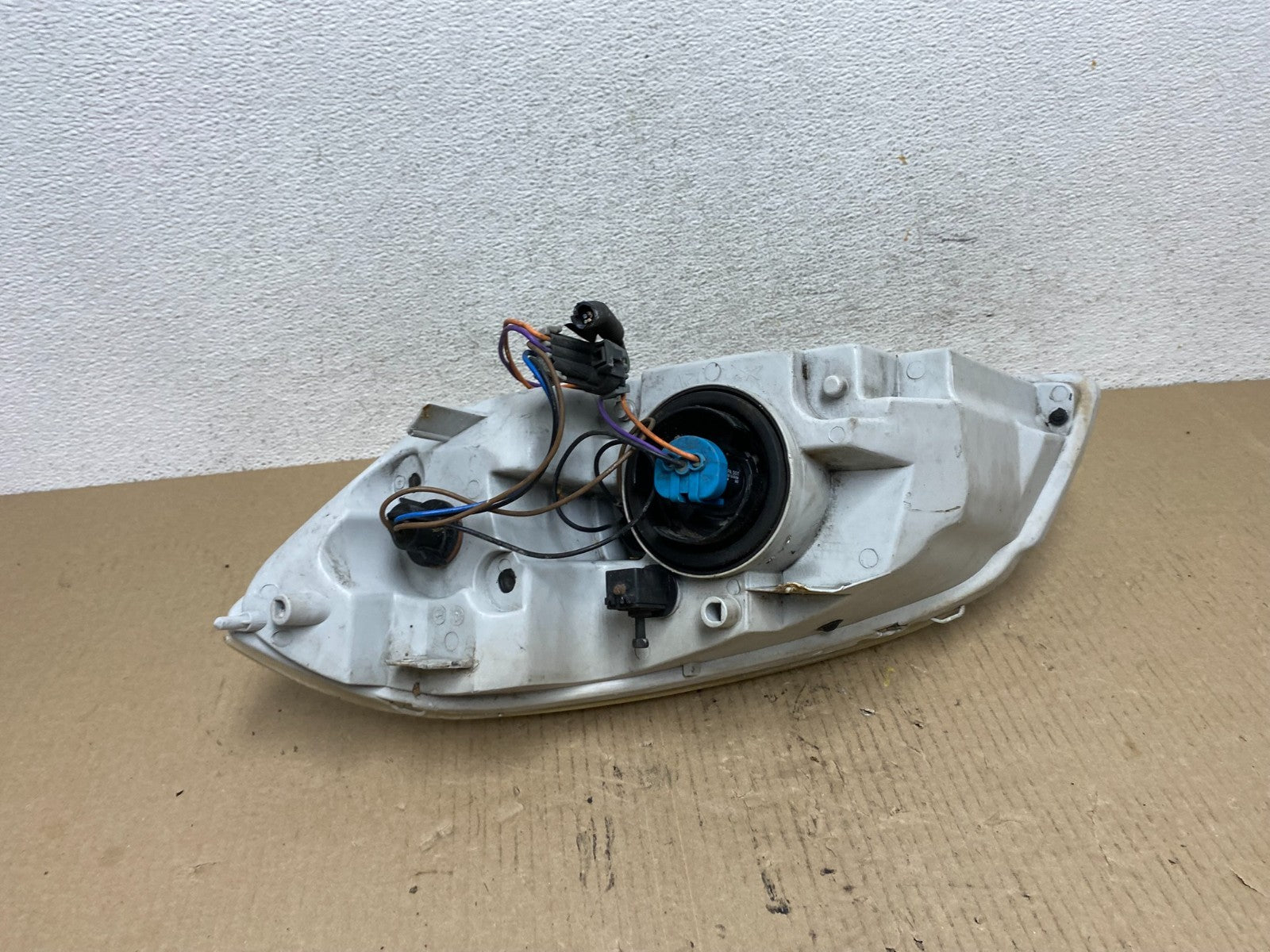 2005-2010 Chevrolet Cobalt Sedan Right Passenger Halogen Headlight AF5876 DW5