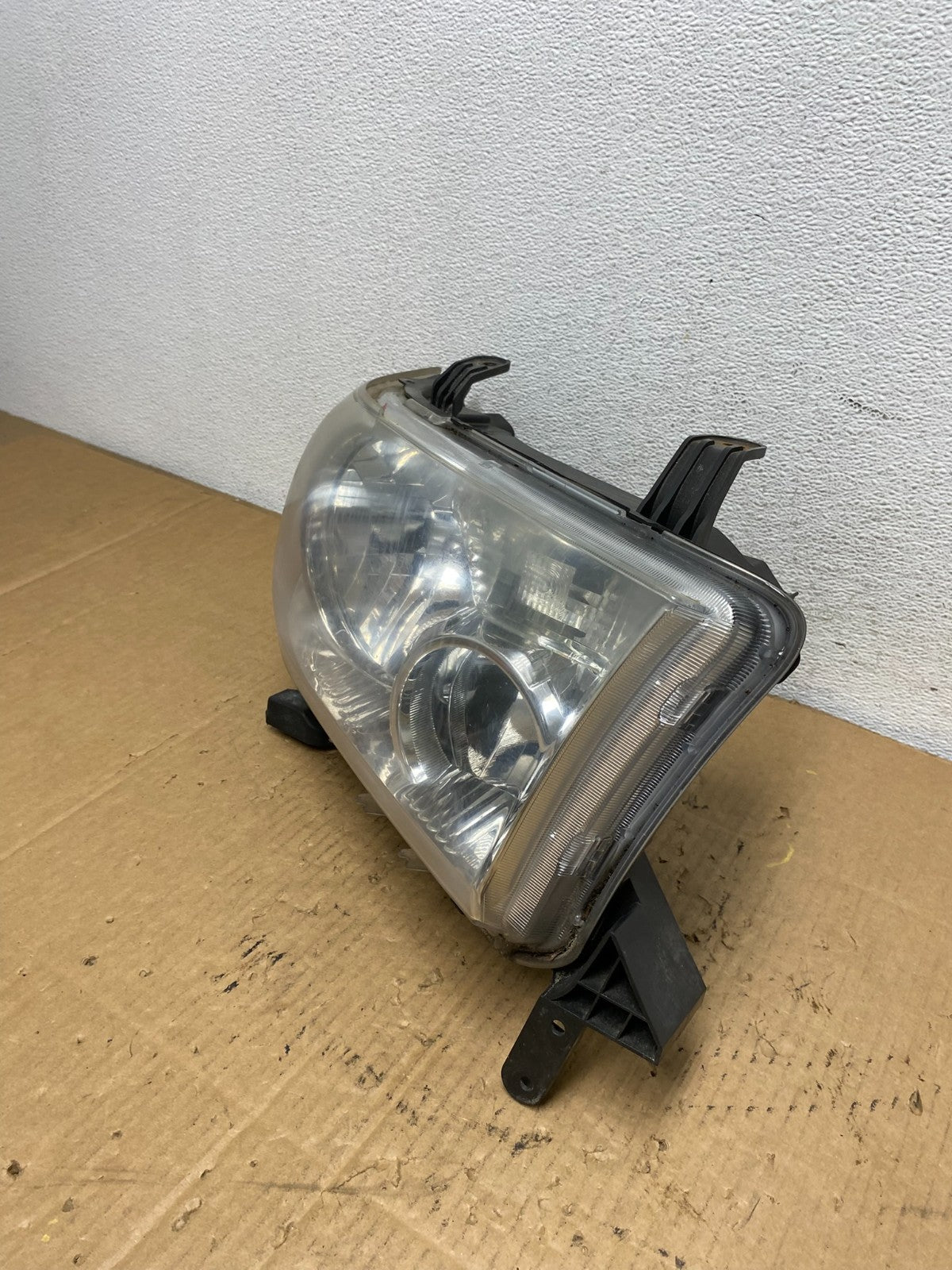 2007 - 2014 Toyota Sequoia Tundra Right Passenger RH Headlight Halogen AD1097 DW1