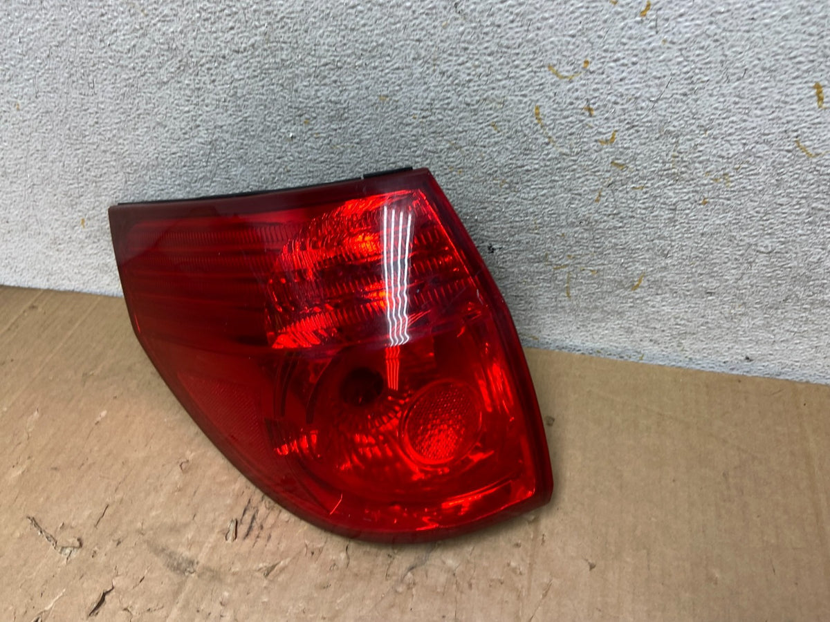 2006 to 2010 Toyota Sienna Left Driver LH Side Tail Light AI9123 LK1