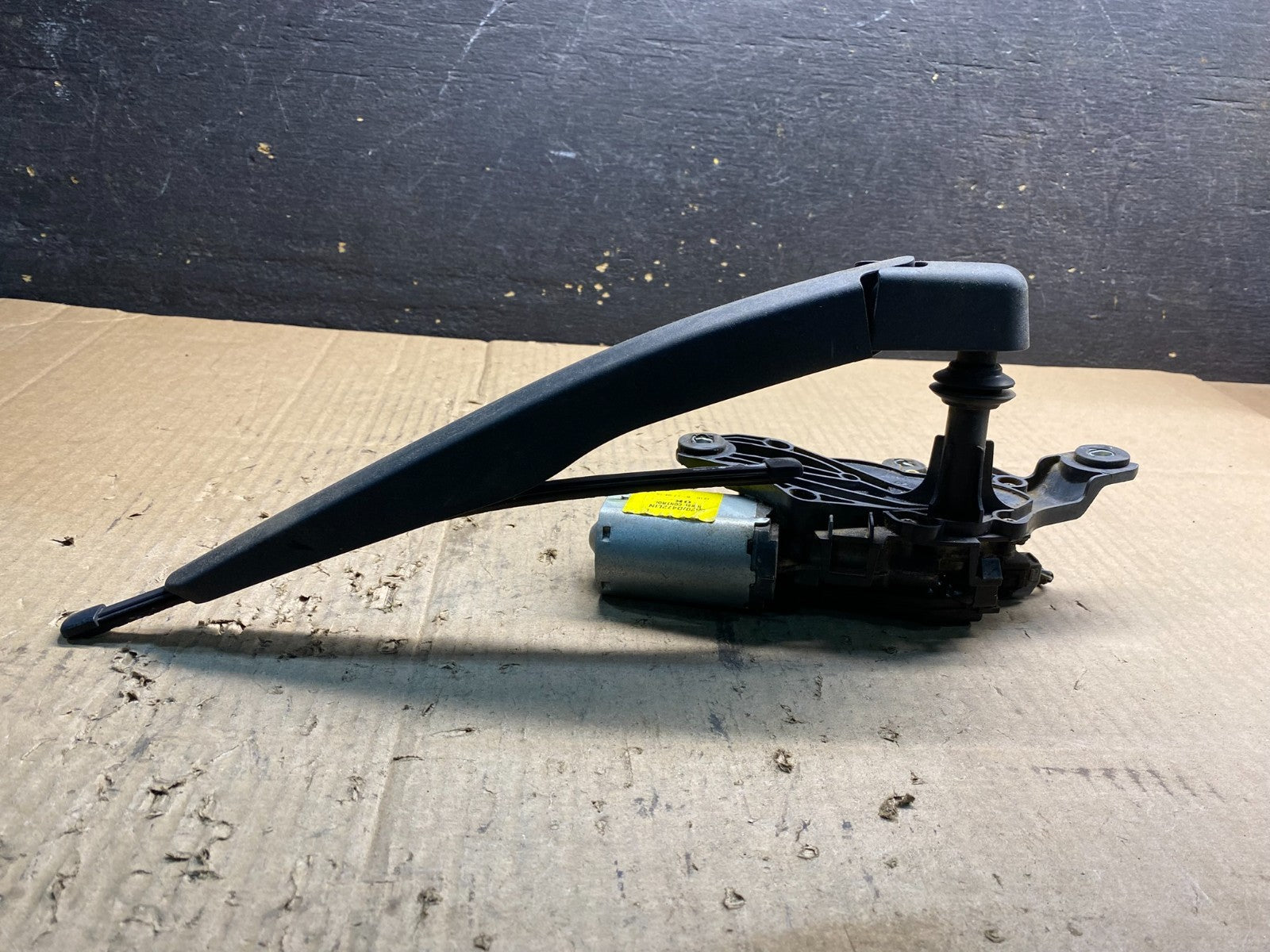 2013 to 2019 Ford Escape Rear Windshield Wiper Motor OEM AB0372 DG3
