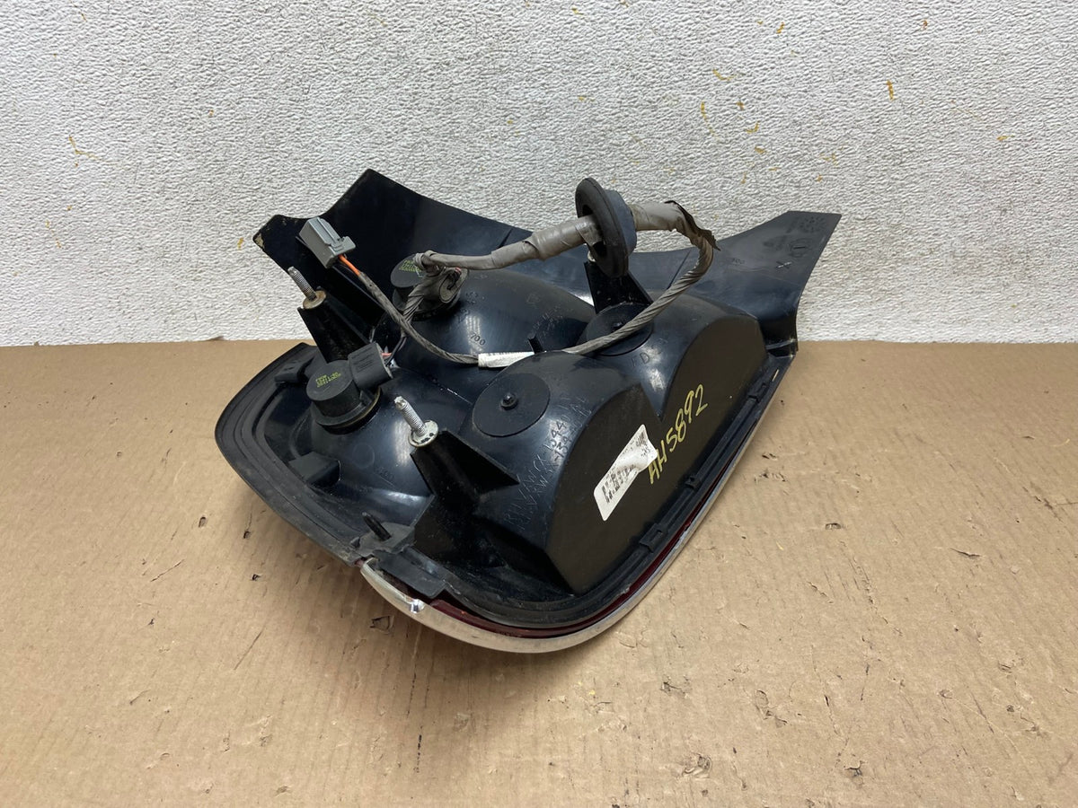 1998-2003 Ford Crown Victoria Right Passenger Rh Side Tail Light AH5892 LK5