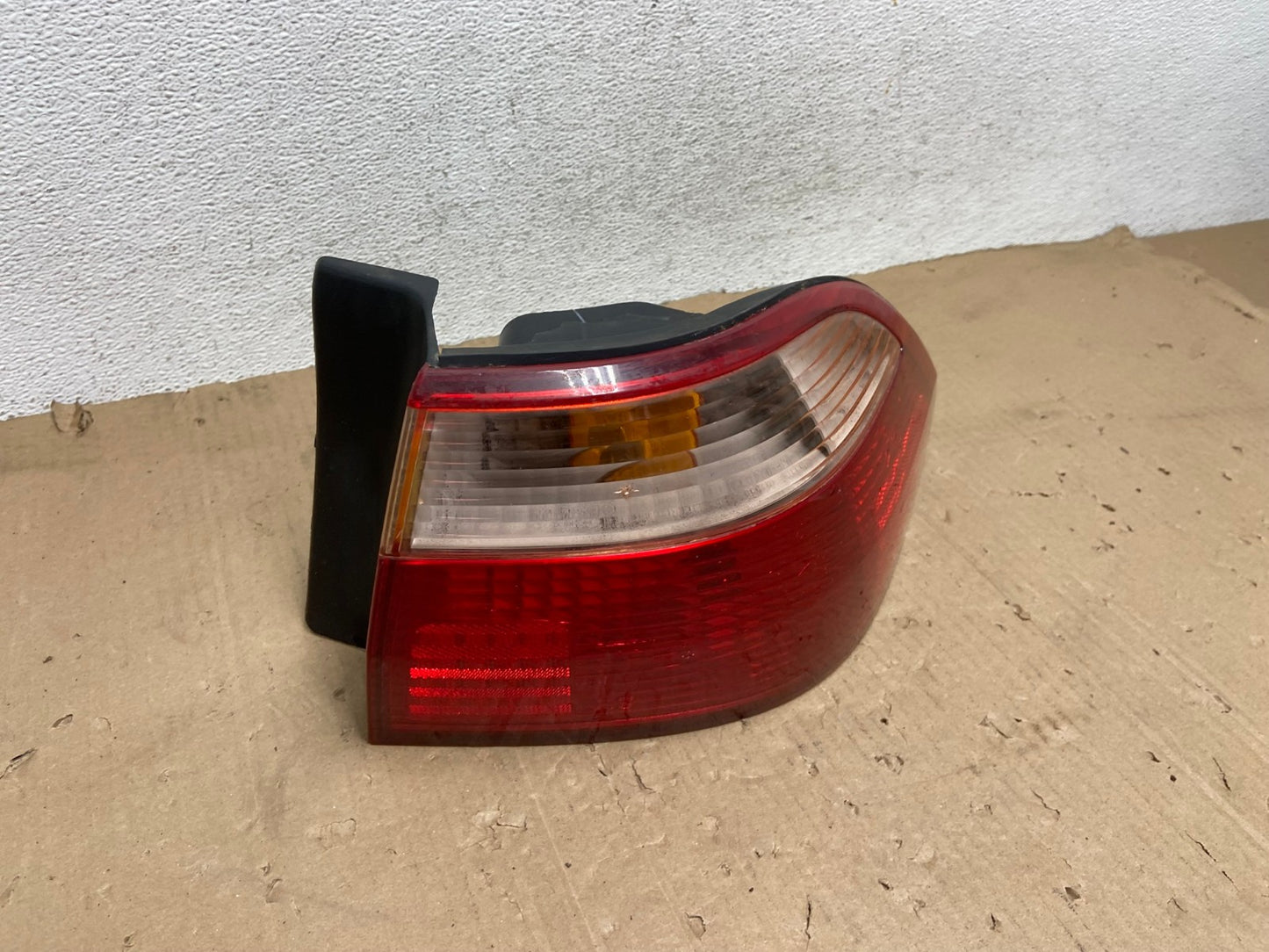 1998 to 2000 Honda Accord Sedan 4door Right RH Side Tail Light AE9233 LK2