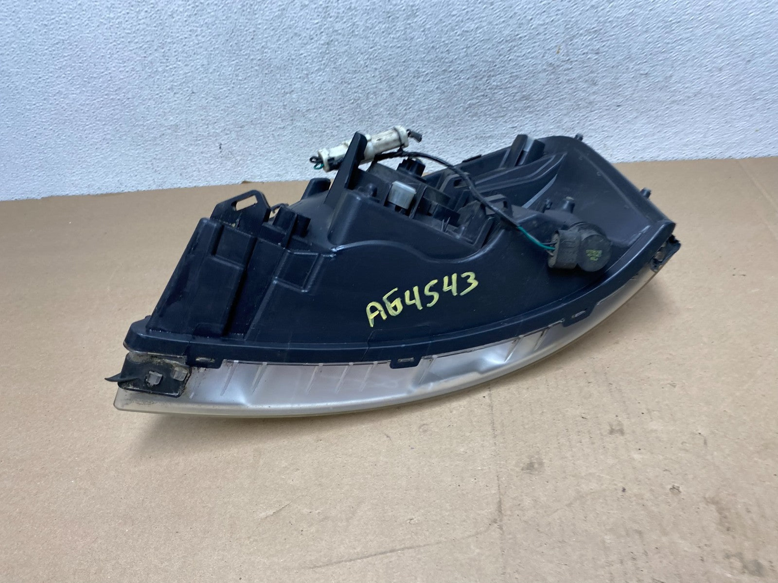 2004 - 2007 Ford Freestar Right Passenger RH Side Headlight Halogen AG4543 DW7