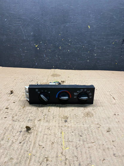 2001 - 2007 GMC Chevrolet Astro Express Climate Control A/C p1887 DG0