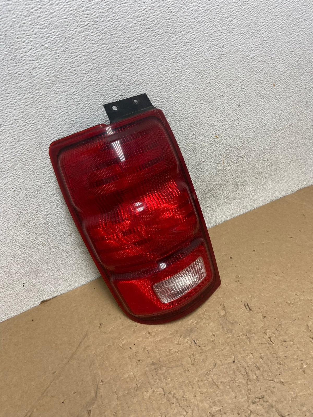1997 to 2002 Ford Expedition Left Driver LH Tail light AG1264 LK2