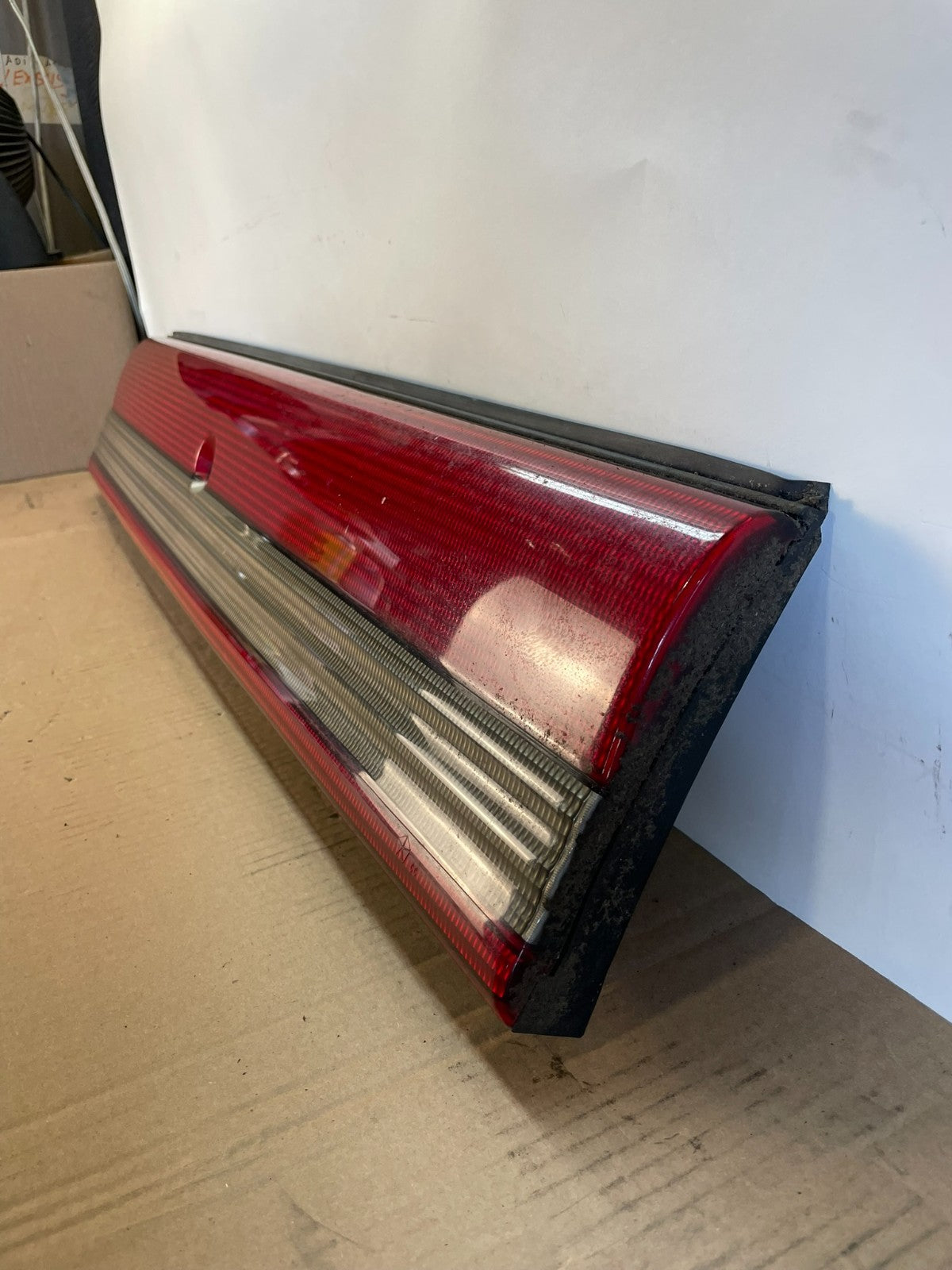 1993 to 1995 Chrysler Lebaron Rear Tail Gate Tail Light Panel AH0484 PS1