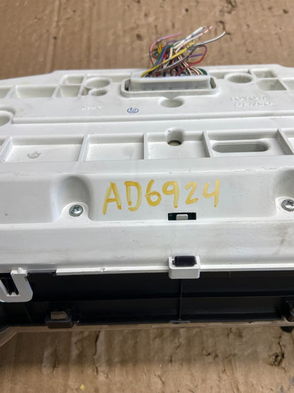 2004 2005 Toyota Sienna Speedometer Cluster Gauge AD6924 DG8