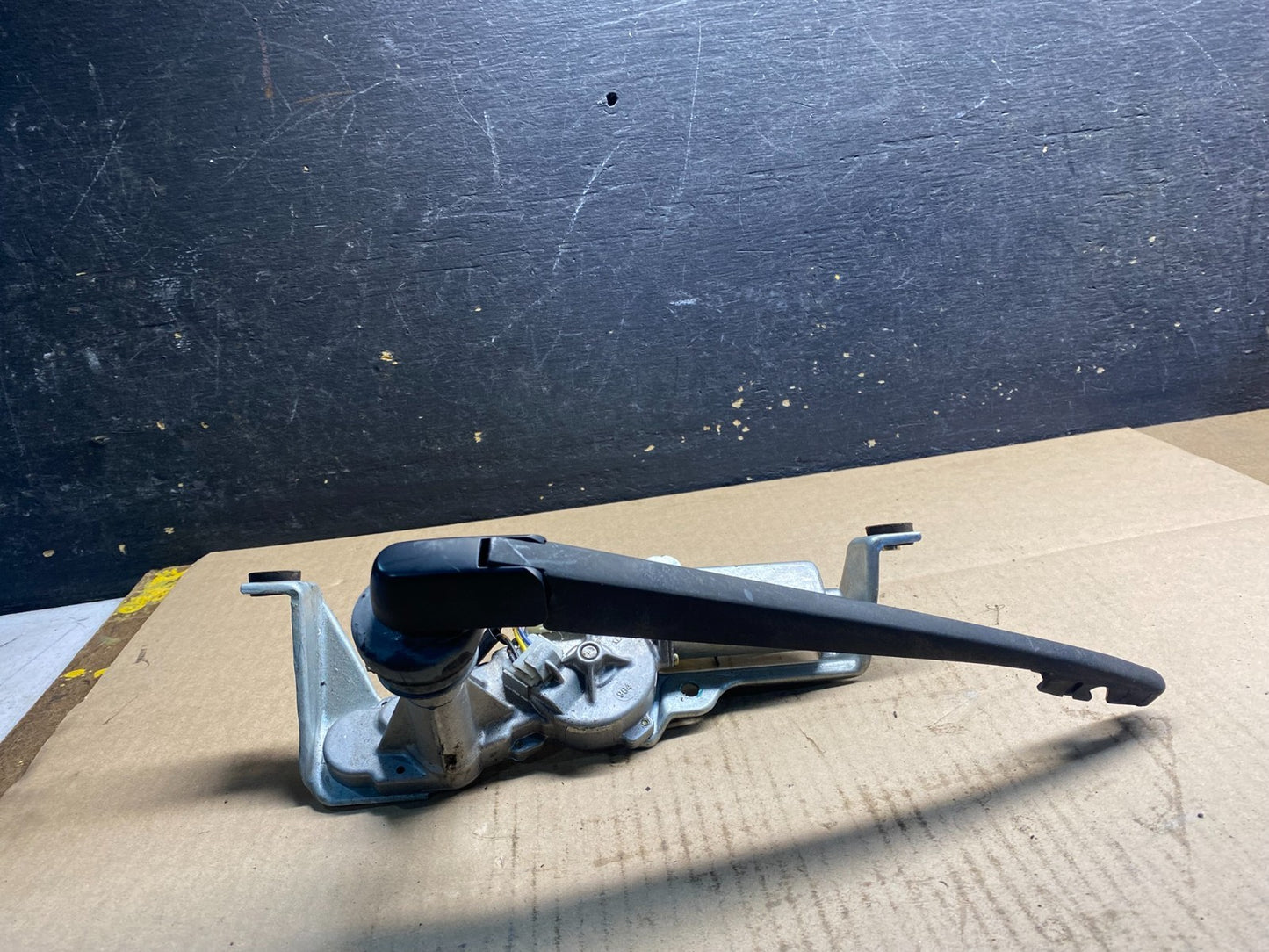 2003 to 2005 Subaru Forester Rear Wiper Motor 86510SA070 Z4865 PS3