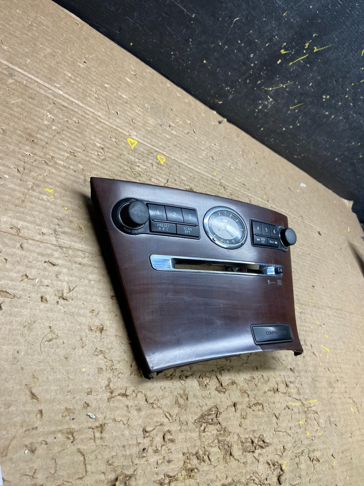 2008 2009 2010 Infiniti M35 Radio Clock Control Panel Plate W6320 DG1