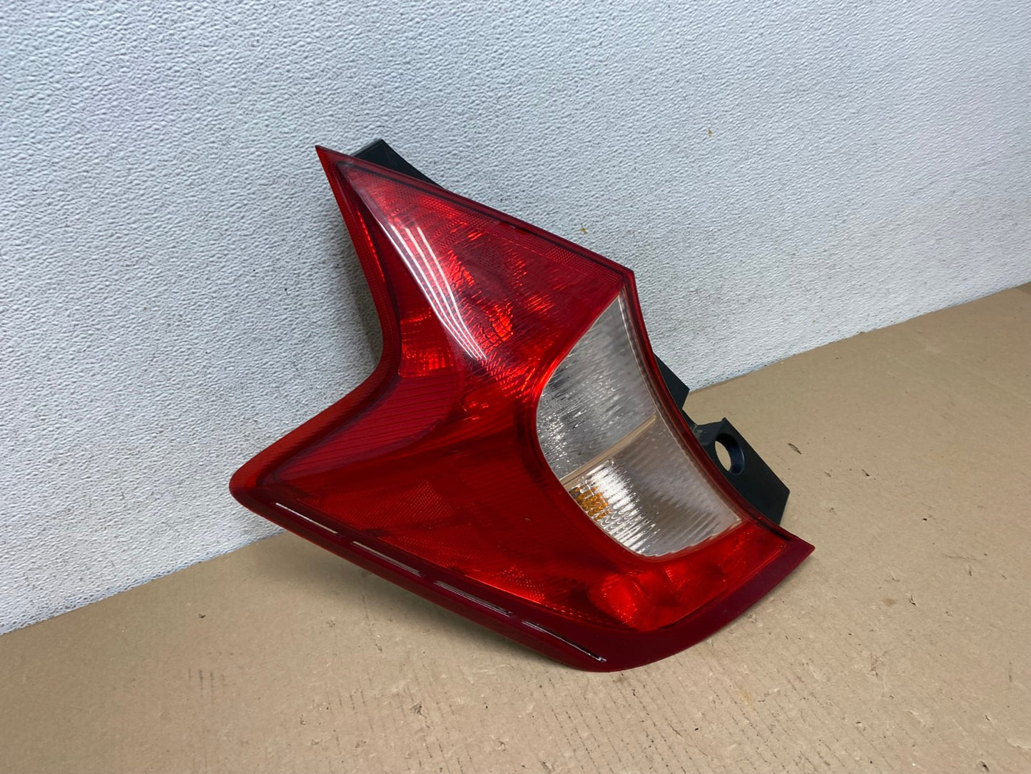 2014 - 2019 Nissan Versa Note Hatchback Left Driver LH Tail Light AF3114 LK2