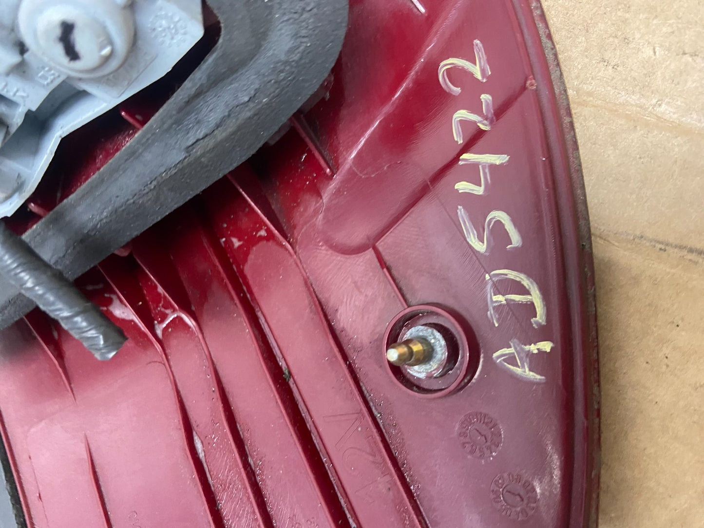 2004-2005 Toyota Sienna Right Passenger Rh Side Tail Light AD5422 LK6
