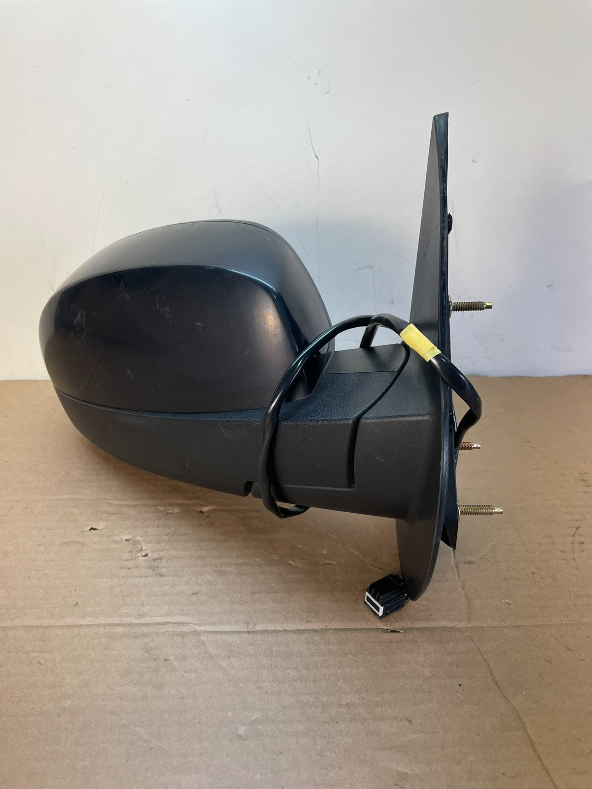 2007-2013 Chevrolet Tahoe Silverado Suburban Right Passenger Mirror ag9947 DG1