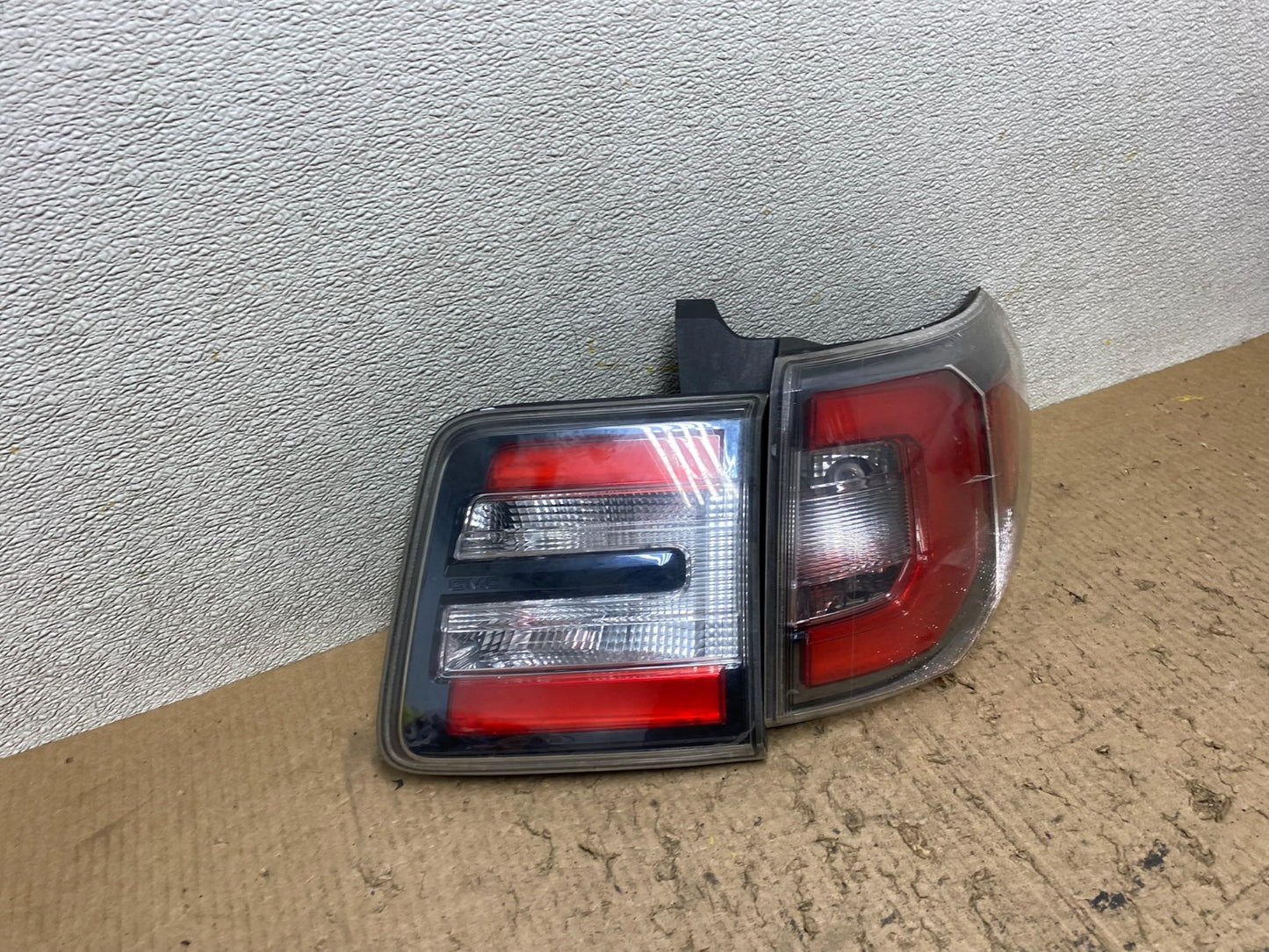 2013 to 2016 GMC Acadia Right Passenger RH Side Tail Light W8055 DW2