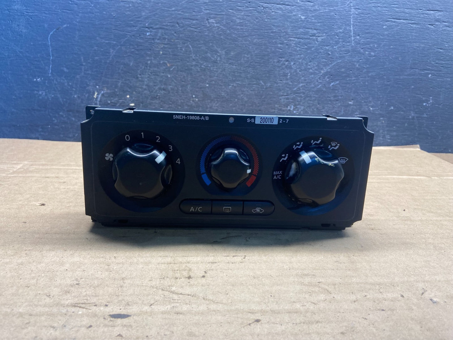2005 to 2008 Nissan Frontier Climate Controller ae2508 DG0