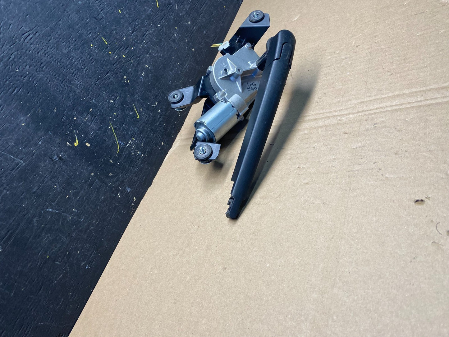 2014-2015 Kia Sorento Rear Glass Windshield Wiper Motor V5267 DG2