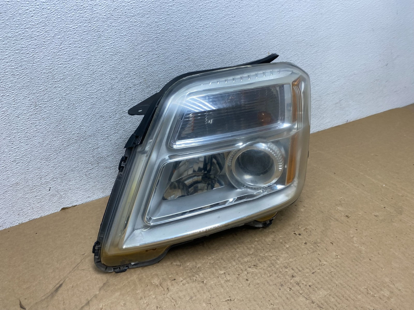 2010 to 2015 GMC Terrain Halogen Left Driver Lh Side Headlight AG0555 DW2