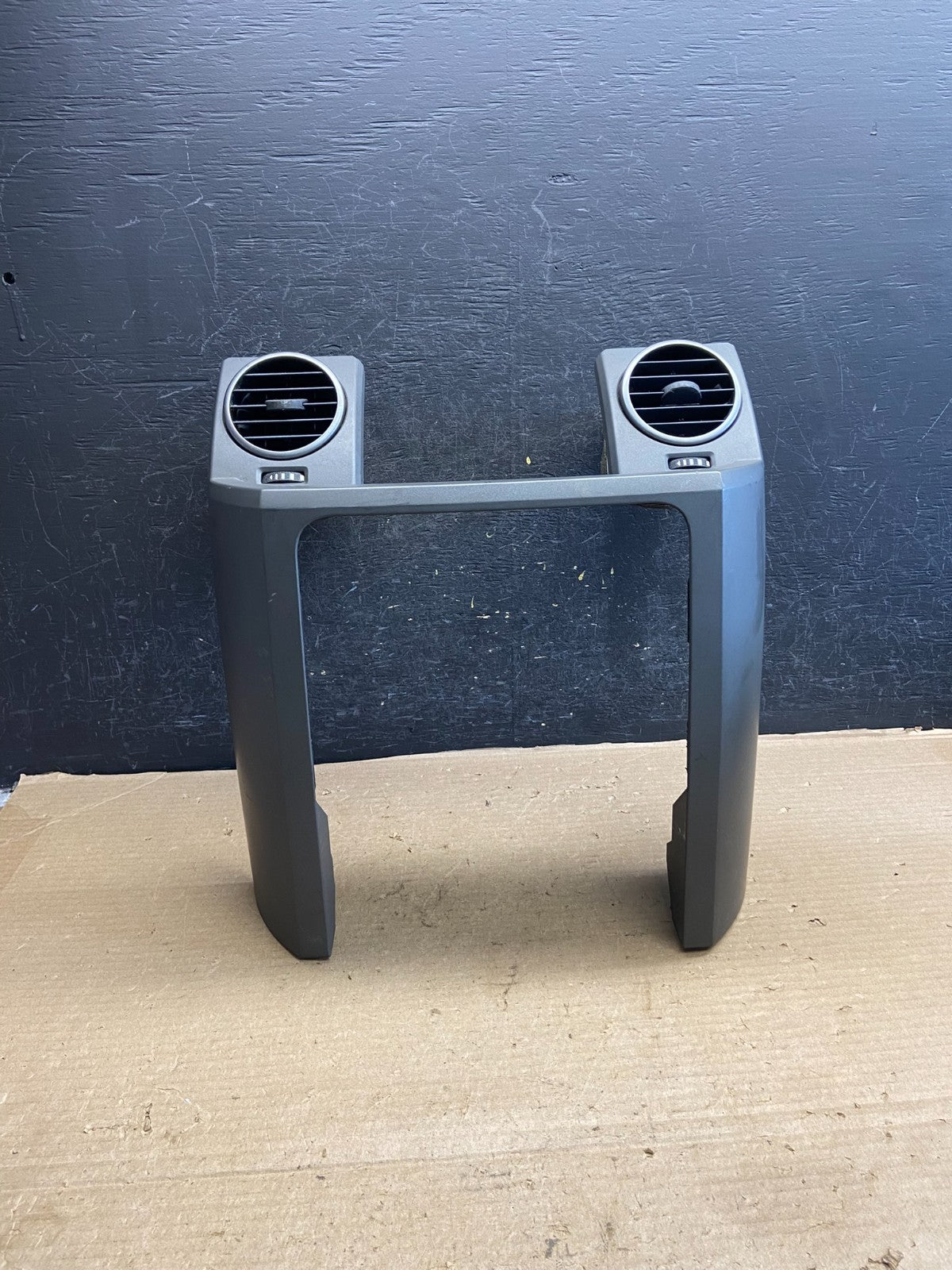 2005-2009 Land Rover LR3 Center Dashboard Air Vent AH3992 DG0