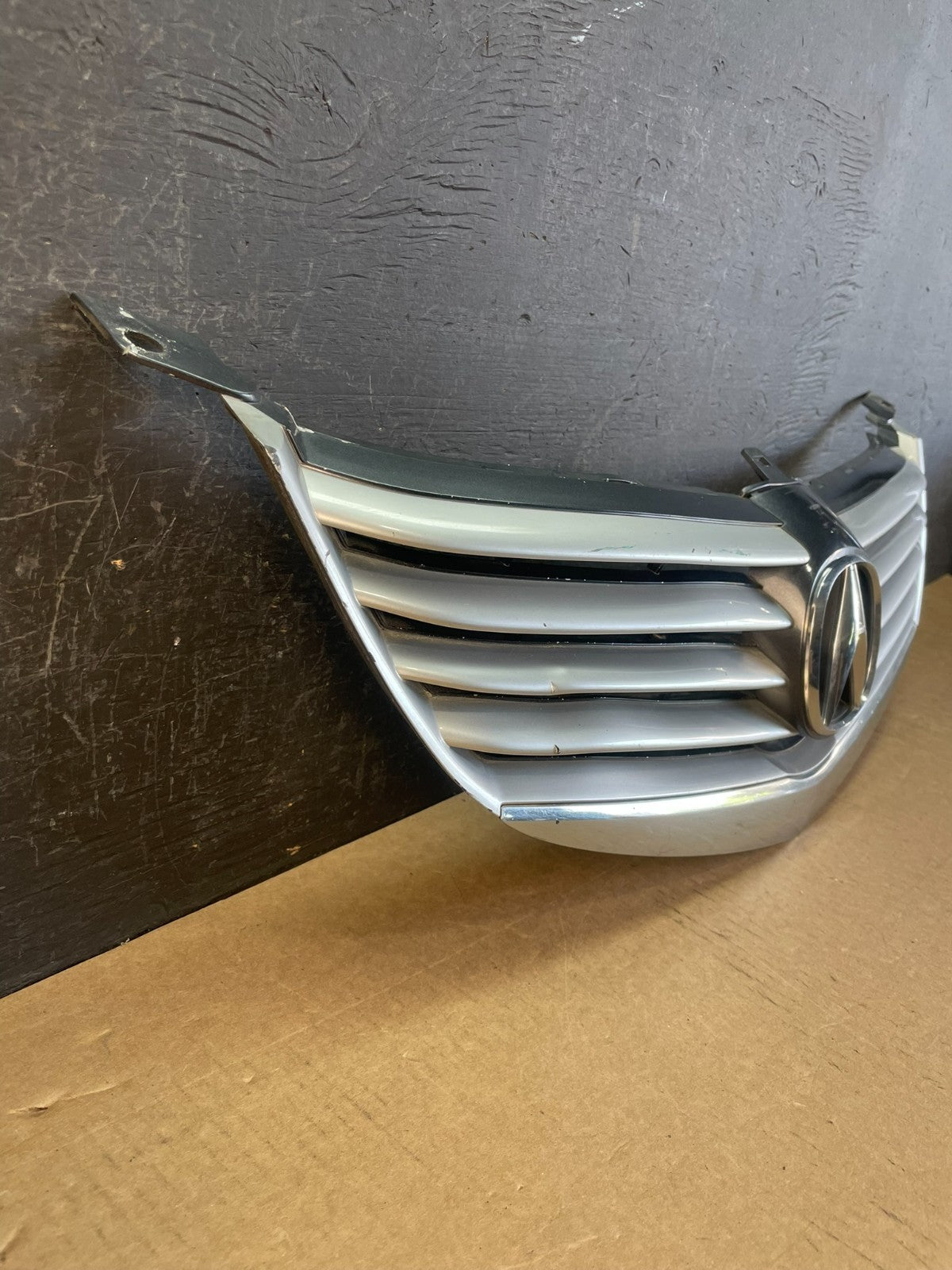 2005 to 2008 Acura RL Front Upper Grille Grill Emblem AD0230 DG2