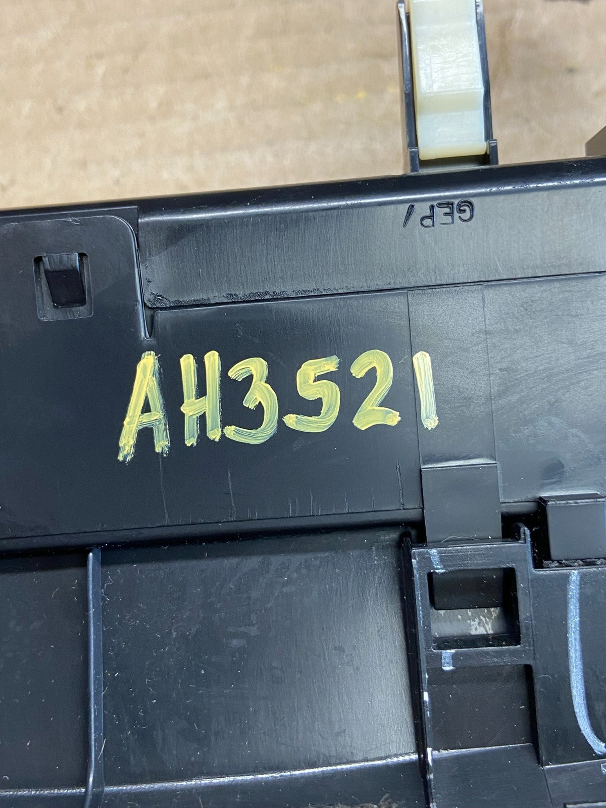 2011-2013 Hyundai Elantra Dash Radio Bezel Clock Display Trim ah3521 DG5