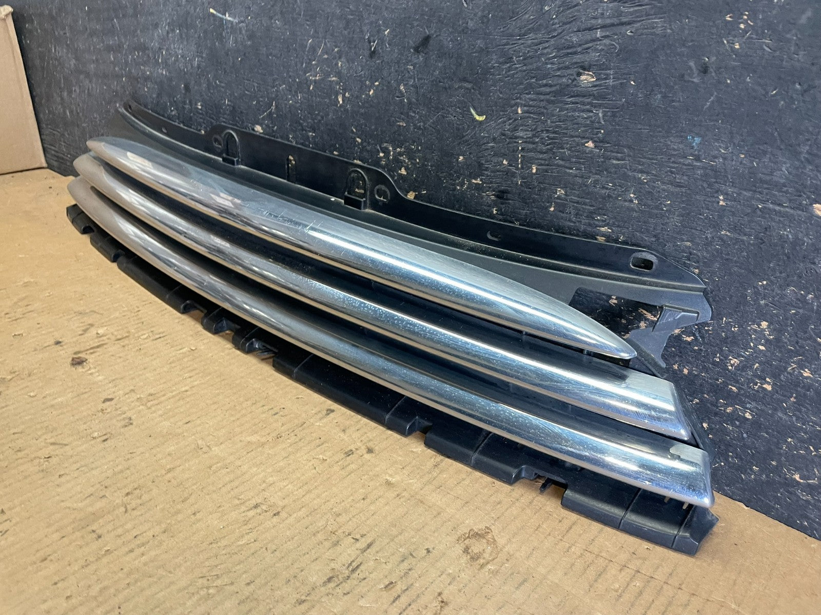 2007 to 2011 Mini Cooper Clubman Front Bumper Center Grille Grill AA5950  DG2