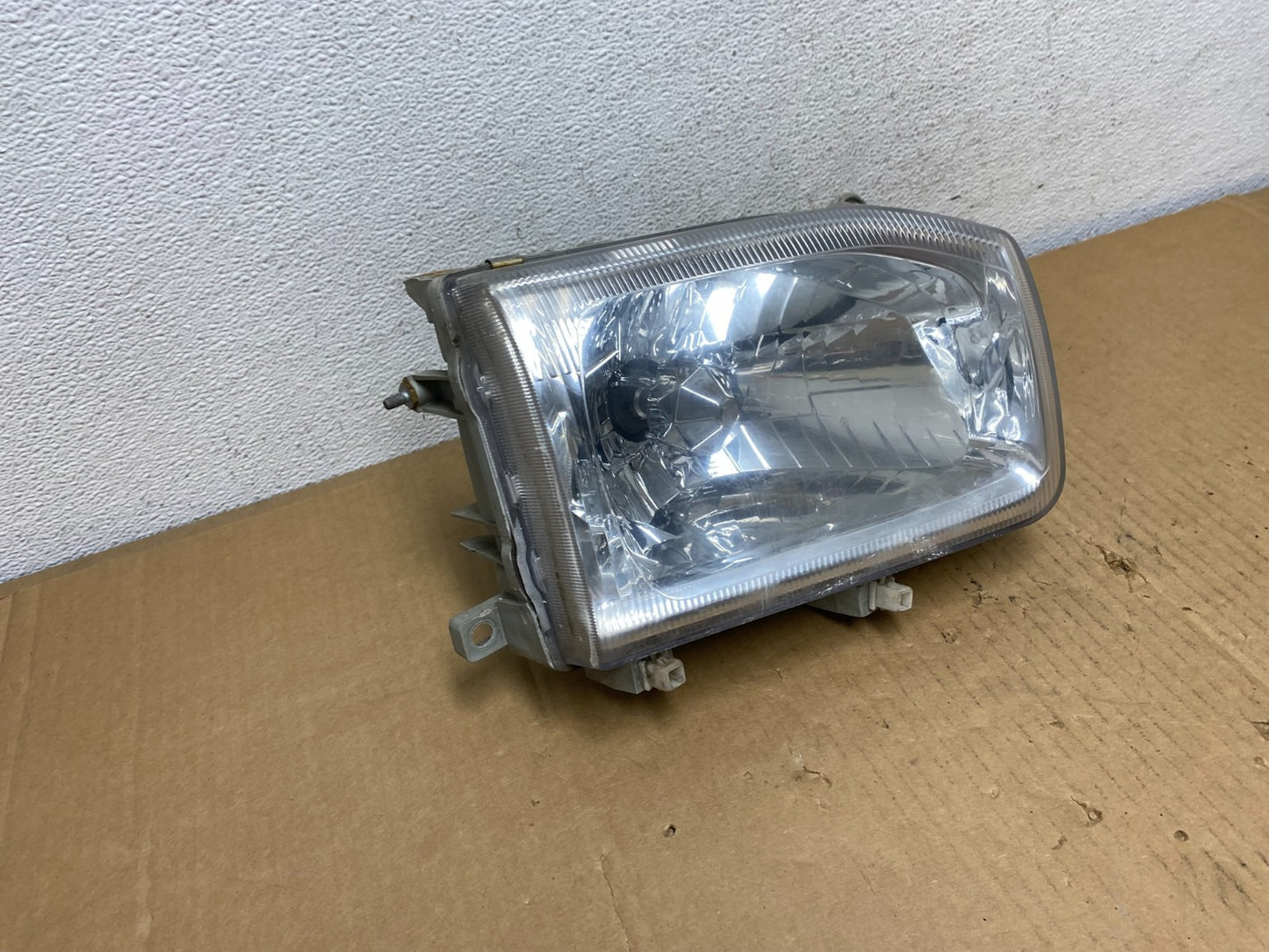 1999-2004 Nissan Pathfinder Right Passenger Side Headlight DEPO AD0856 DW2
