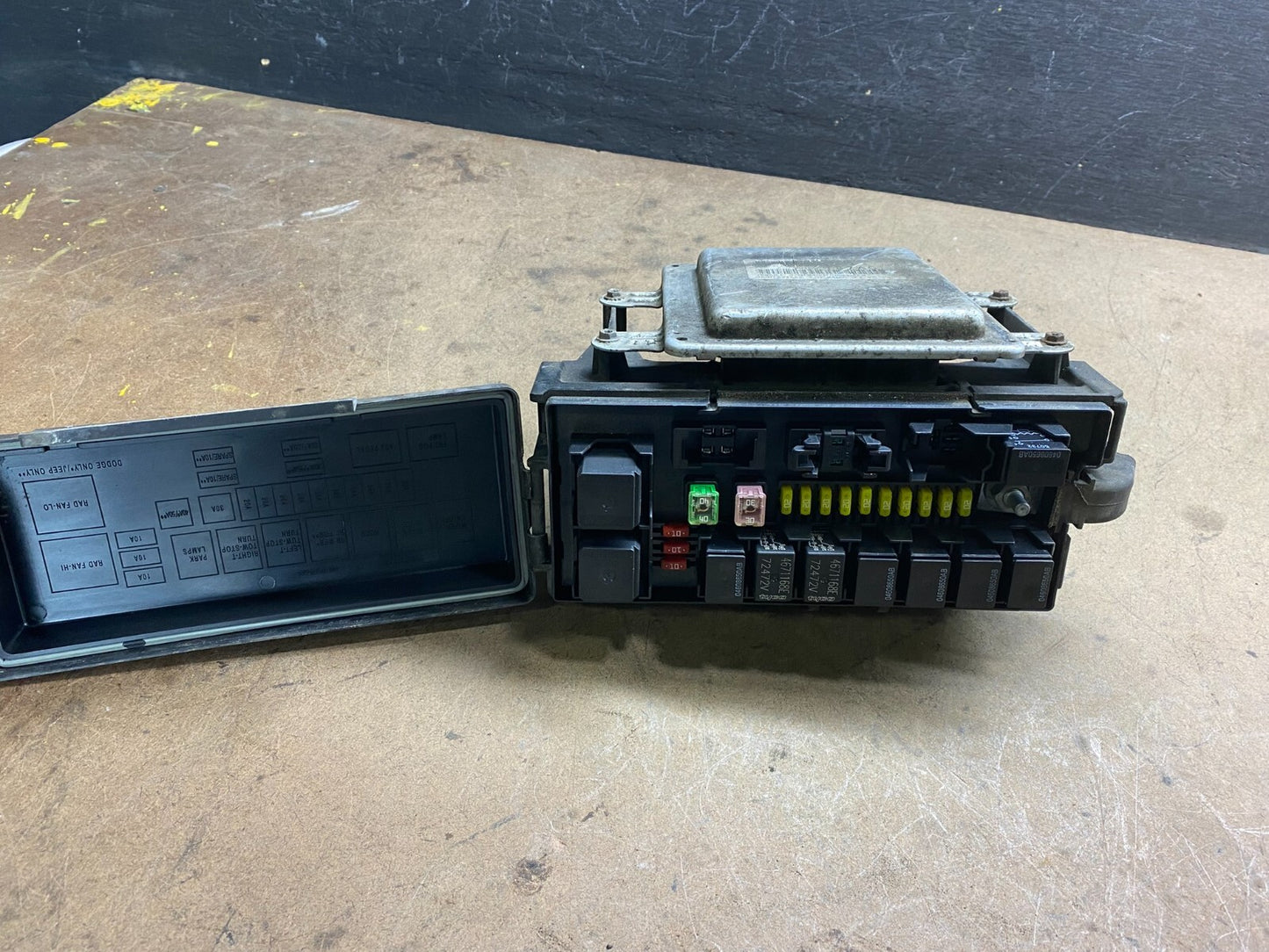 2007 2008 2009 Dodge Durango BCM Multifunction Fuse Box Relay Panel L3378 DG Oem2