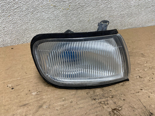 1995 1996 Nissan Maxima Right Passenger RH Corner Turn Signal Oem AB4734 DW0