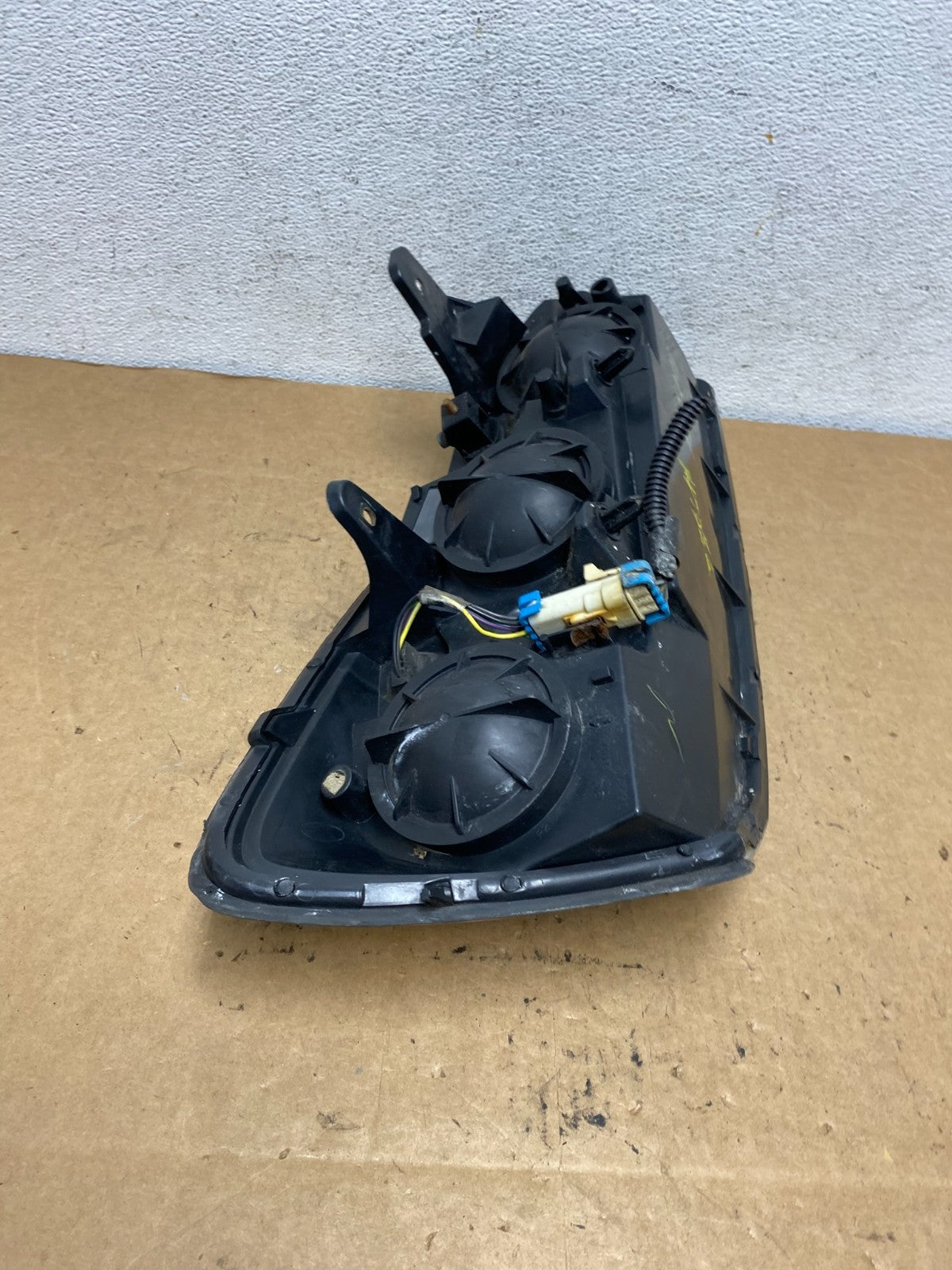2004 to 2007 Chevrolet Malibu Left Driver LH Headlight AD5217 DW7