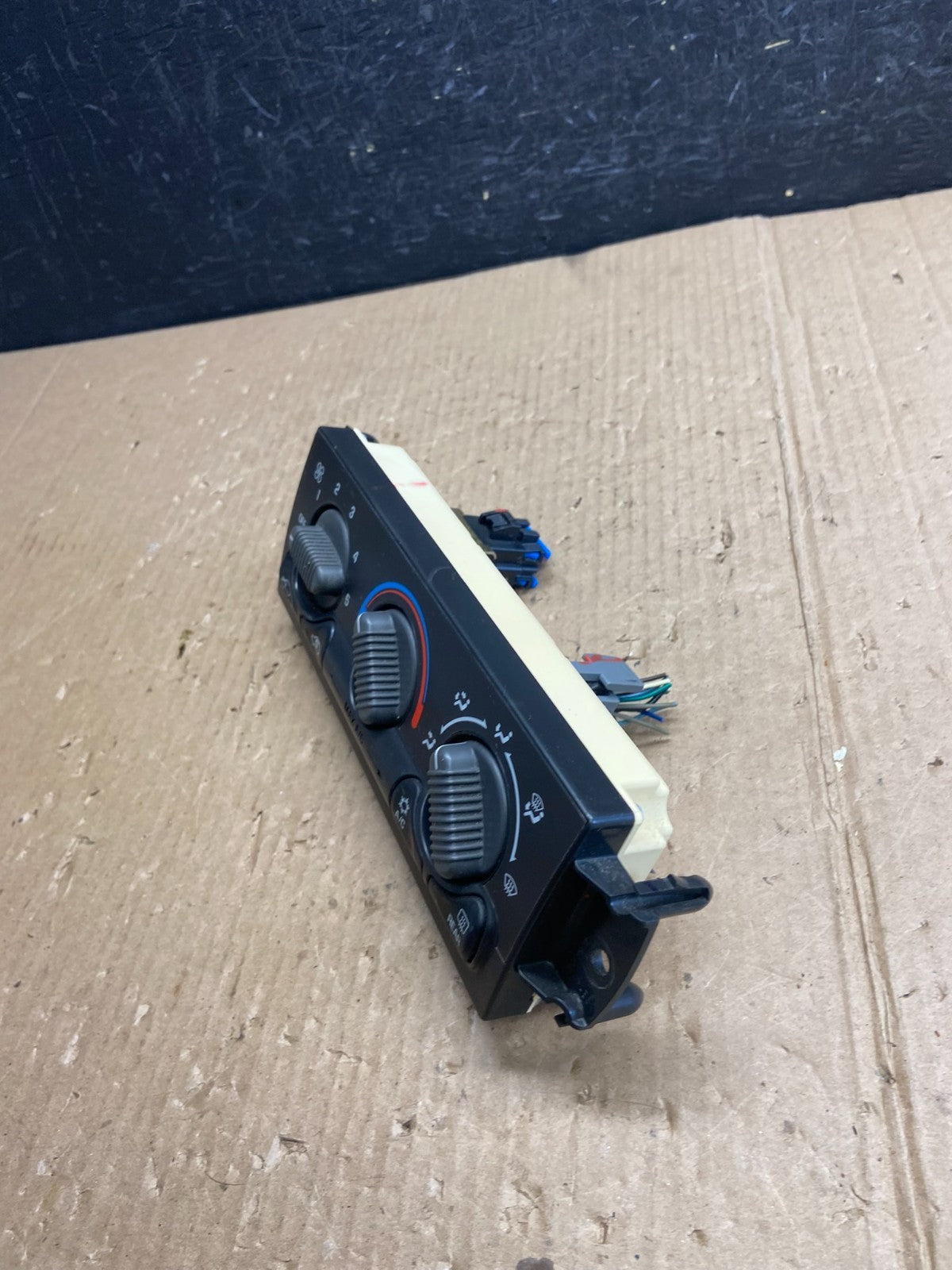1999 to 2002 Chevrolet Silverado HVAC Heater Climate Control Module AE4079 DG2