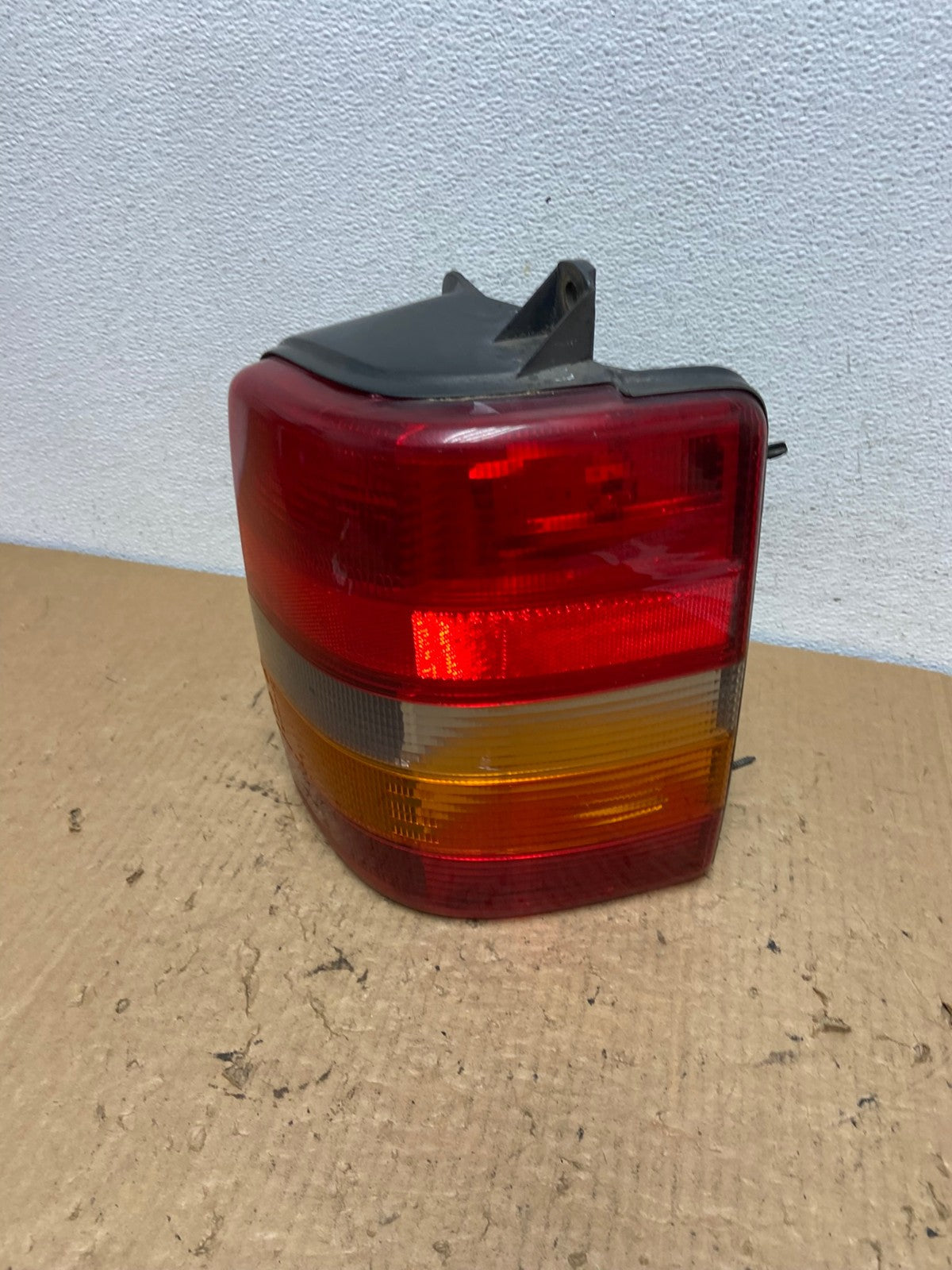 1993-1998 Jeep Grand Cherokee ZJ Right Passenger Side Rh Tail Light AC8275 LK0