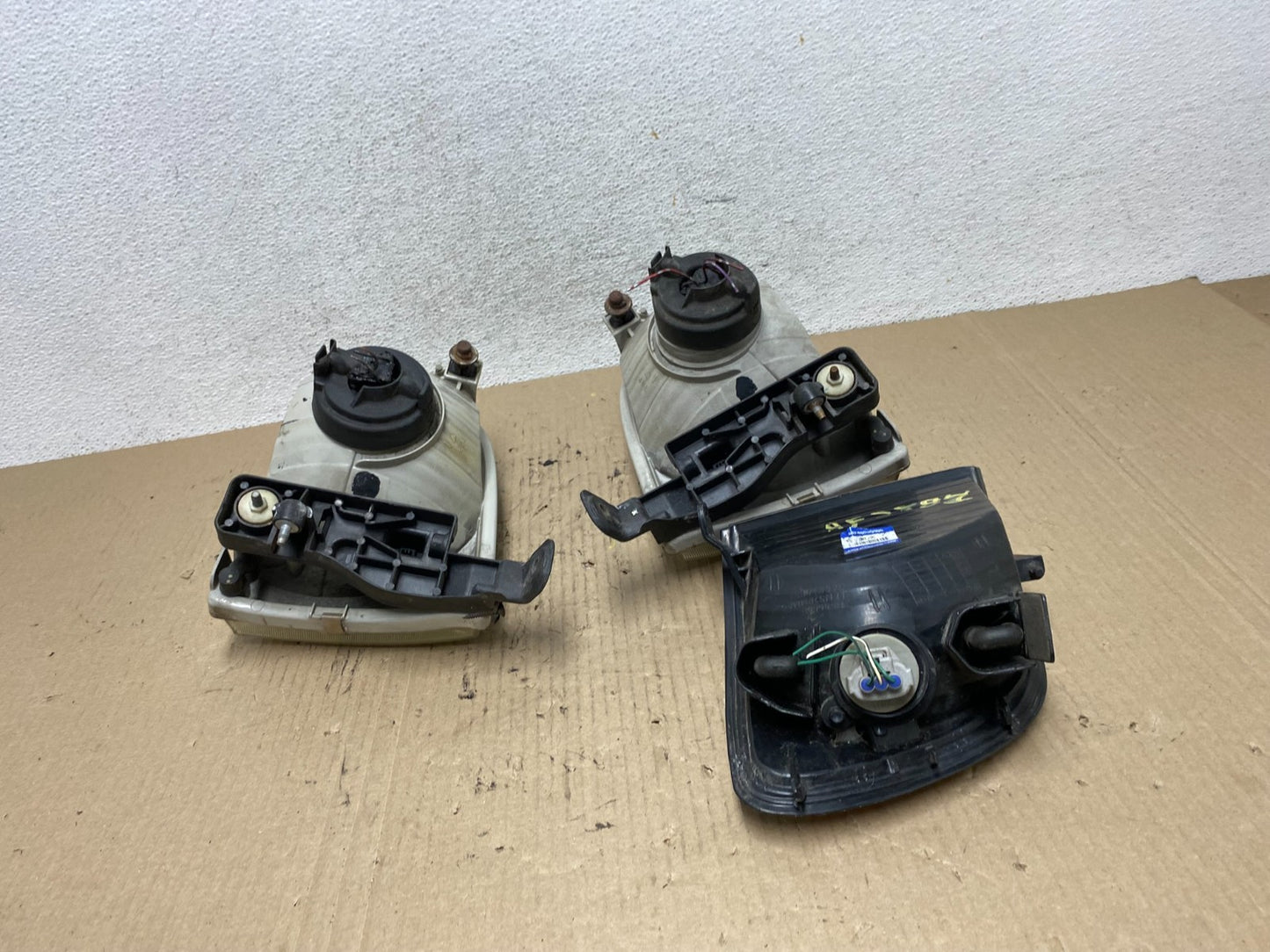 2001 2002 2003 Toyota Sienna Left+Right Side Set Headlights Halogen AF5882 DW10