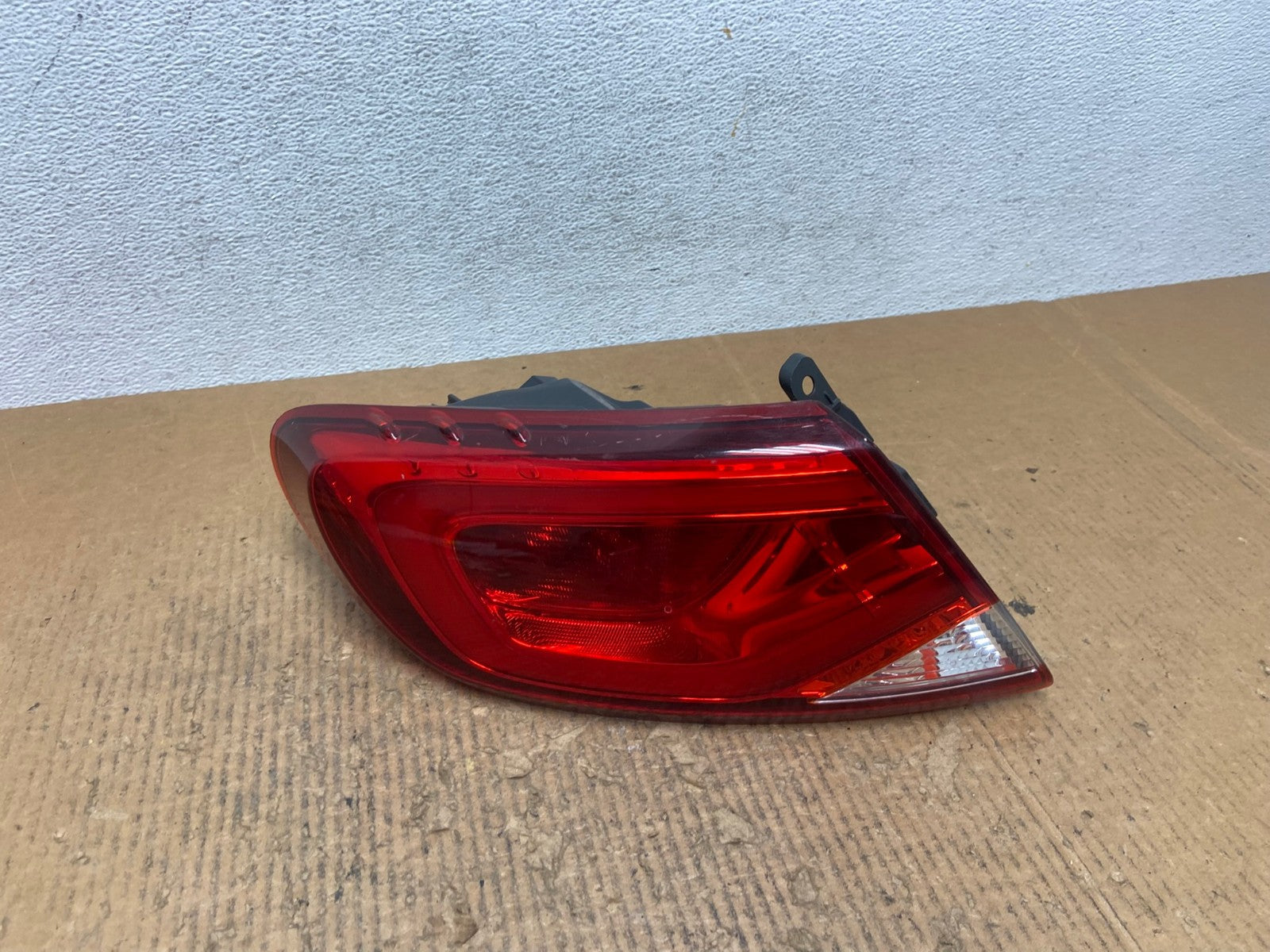 2015 2016 2017 Chrysler 200 Sedan Left Driver LH Side Tail Light AE2834 LK0